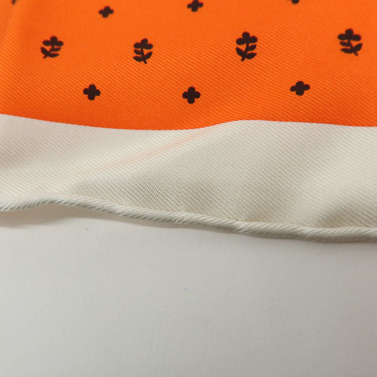 HERMES Carre 45 Gavroche Silk 100 % Scarf Poste et Cavalerie Orange
