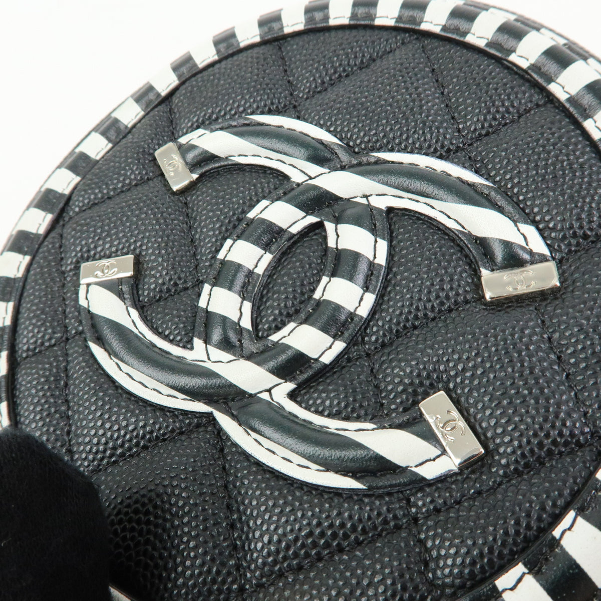 CHANEL CC Filigree Caviarskin Chain Leather Round Shoulder Bag AP0365