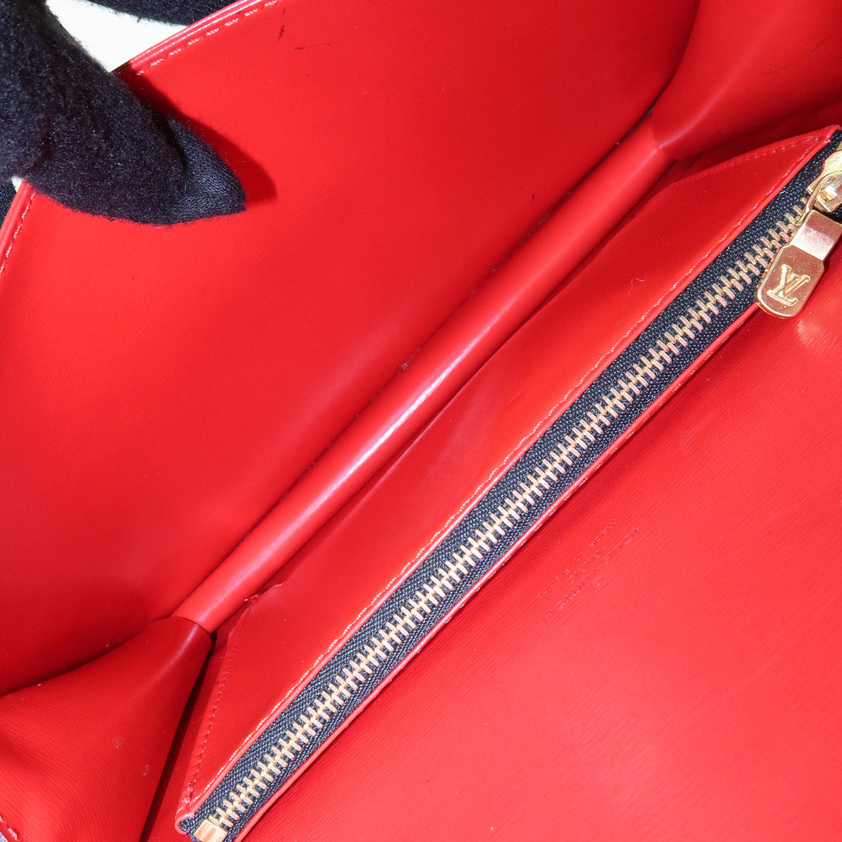 Louis Vuitton Epi Freeland Shoulder Bag Noir Castilian Red M52417