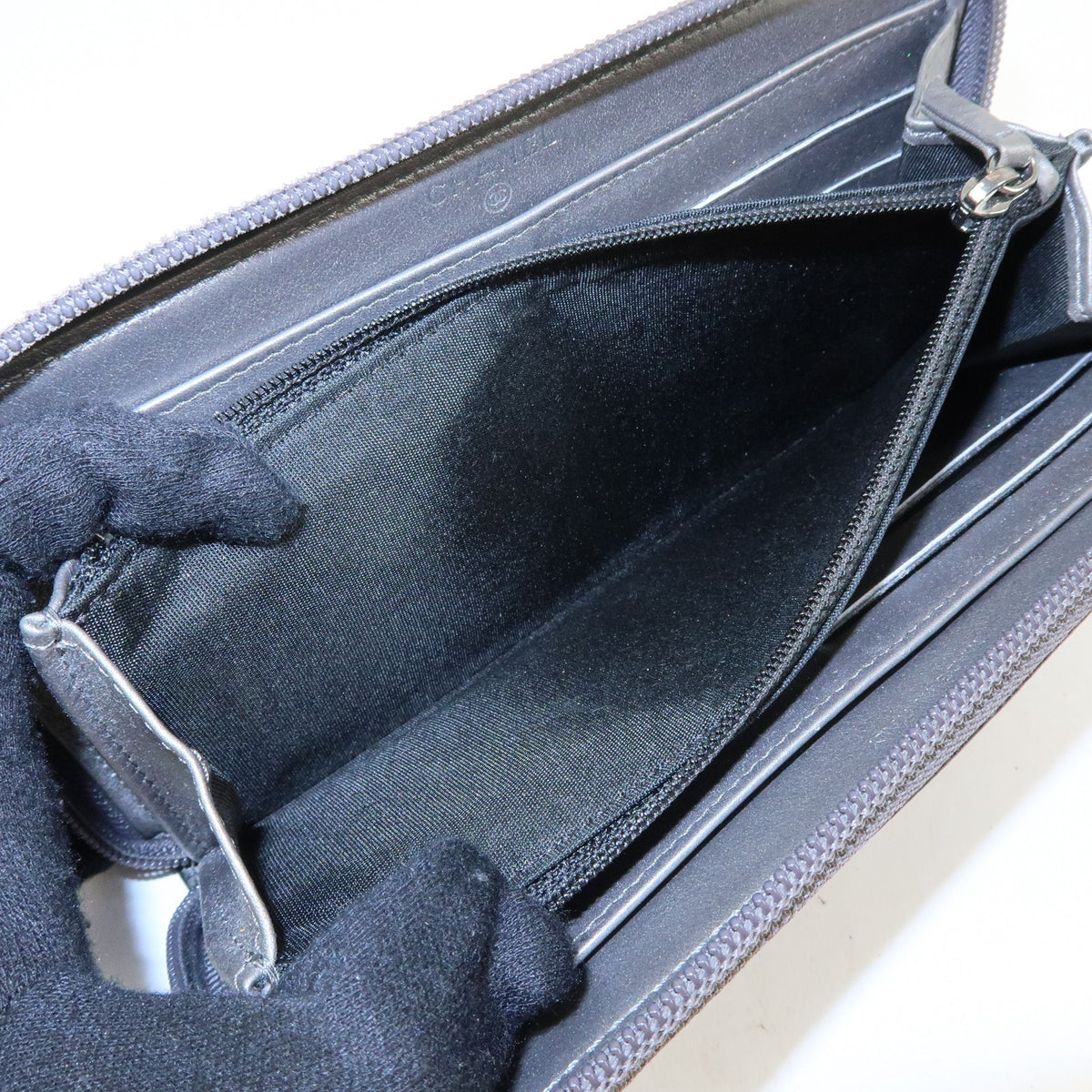CHANEL COCO Mark Caviarskin Round Zippy Wallet Metallic Gray