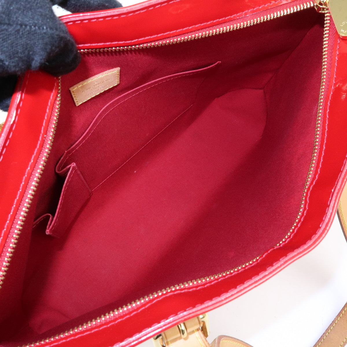 Louis Vutton Monogram Vernis Brentwood Tote Bag Pomme D'amour M91989