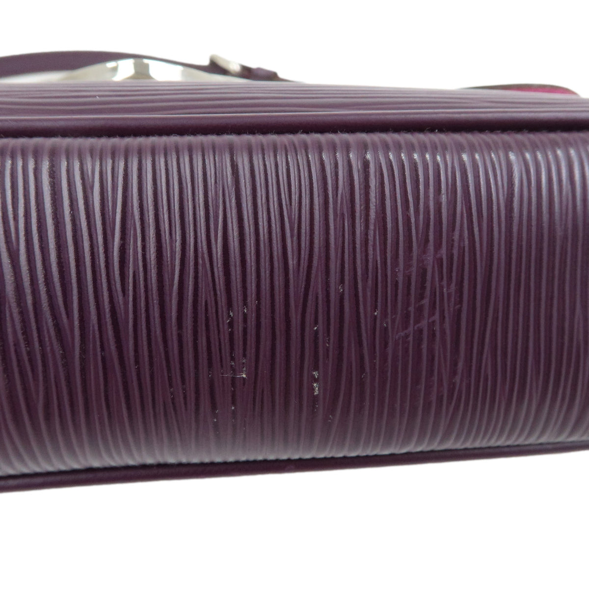 Louis Vuitton Epi Leather Pochette Montaigne Shoulder Bag Cassis M5929K