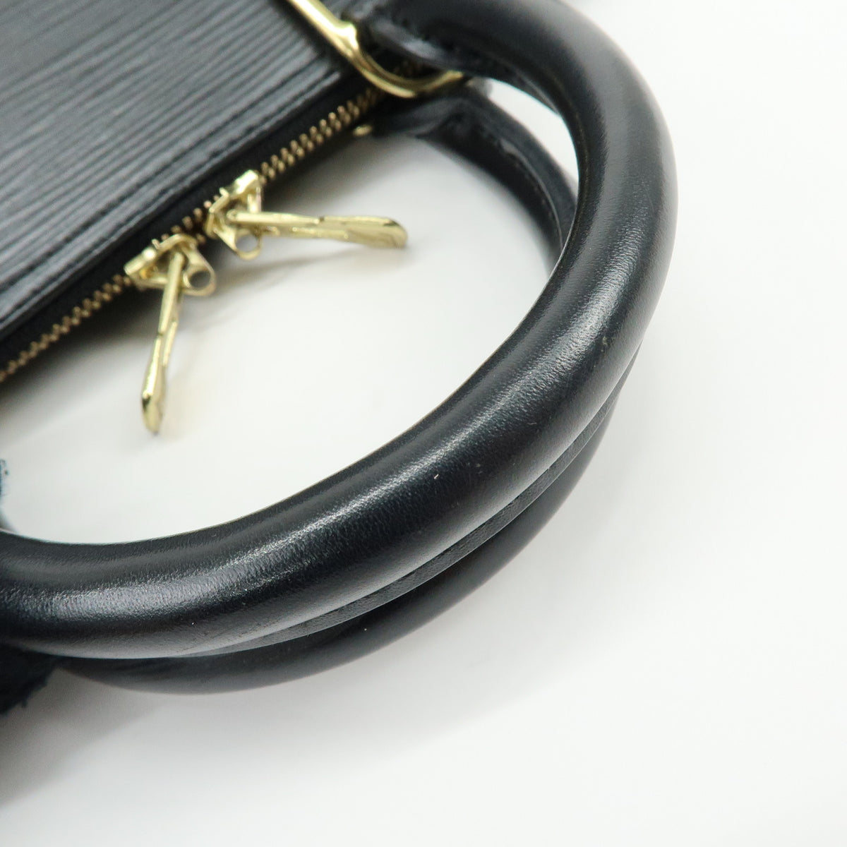 Louis Vuitton Epi Alma Leather Hand Bag Noir Black M52142