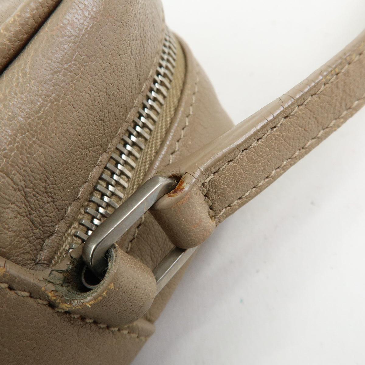 SAINT LAURENT PARIS Cassandra Leather Lou Camera Bag Small FLY520533