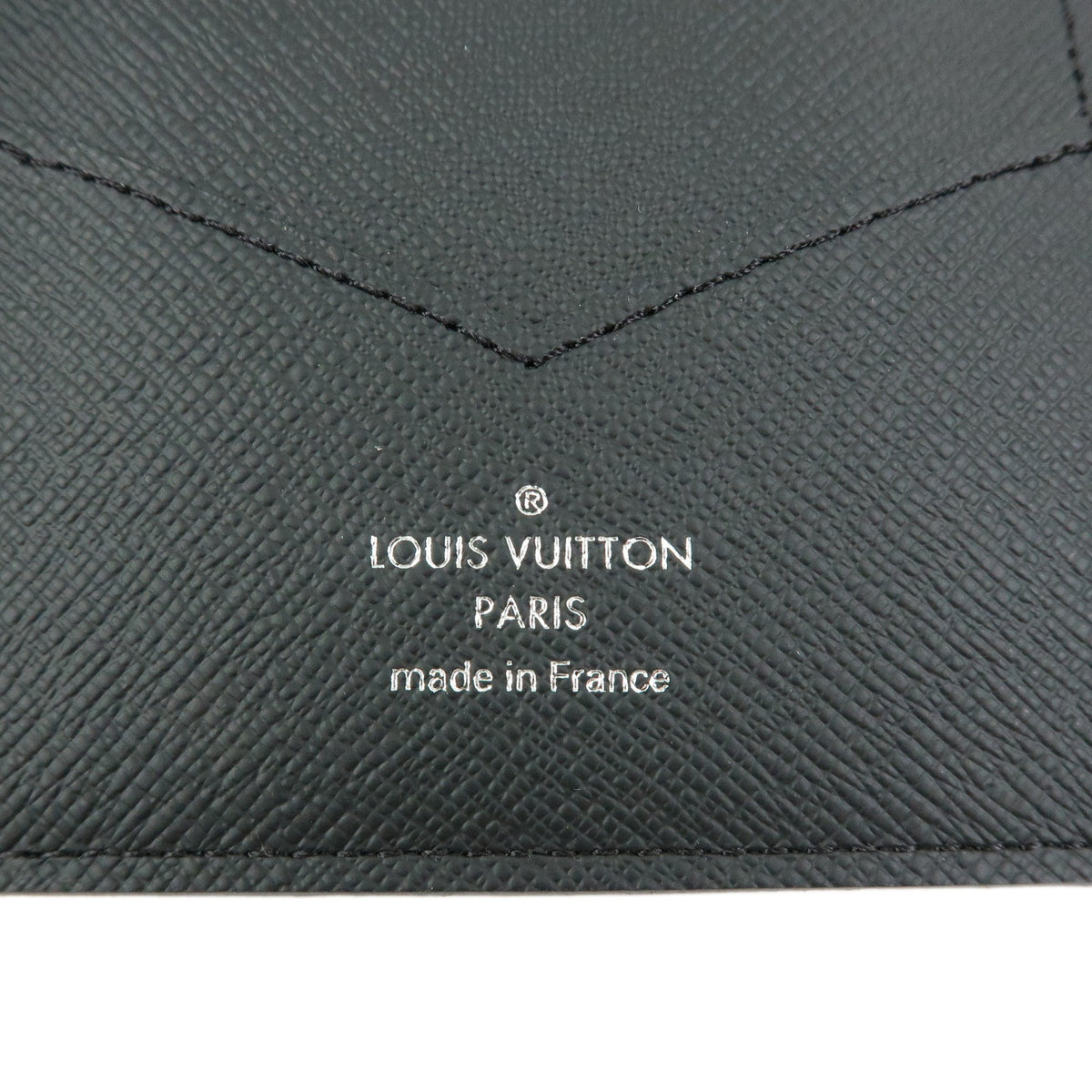 Louis Vuitton Monogram Eclips Couverture de Passeport NM M64501