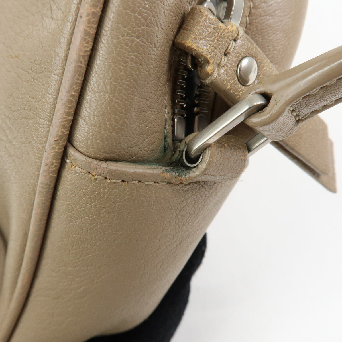 SAINT LAURENT PARIS Cassandra Leather Lou Camera Bag Small FLY520533