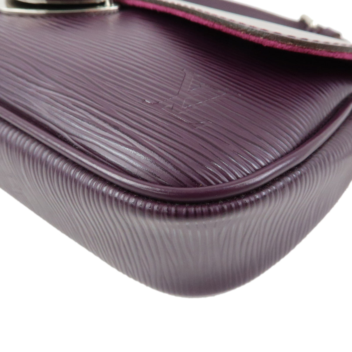 Louis Vuitton Epi Leather Pochette Montaigne Shoulder Bag Cassis M5929K
