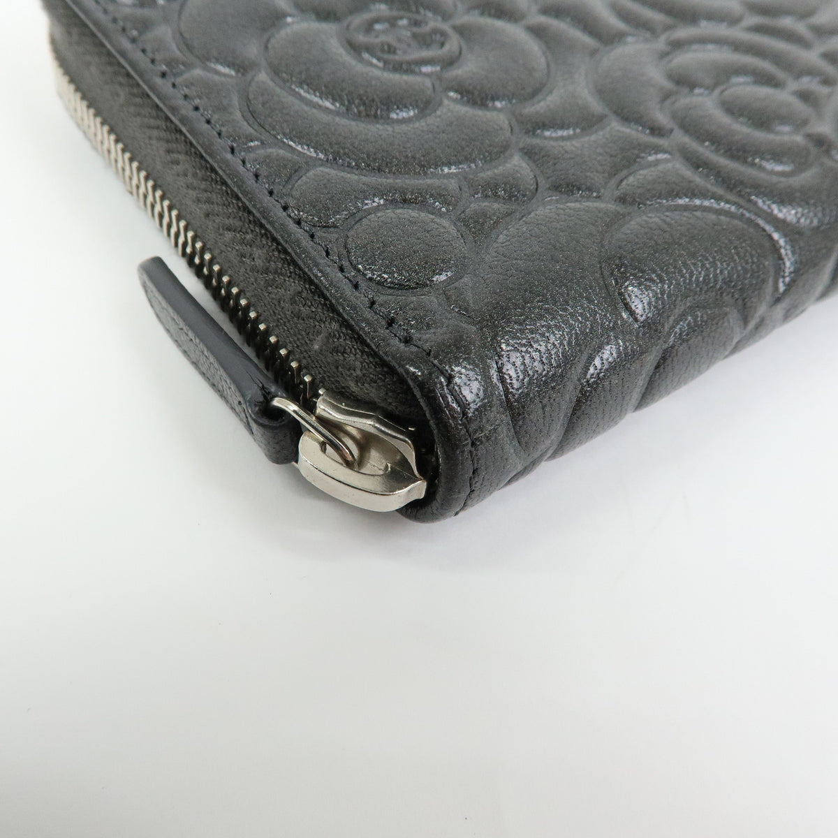 CHANEL Camellia COCO Mark Calf Leather Round Zippy Wallet Grey A82281