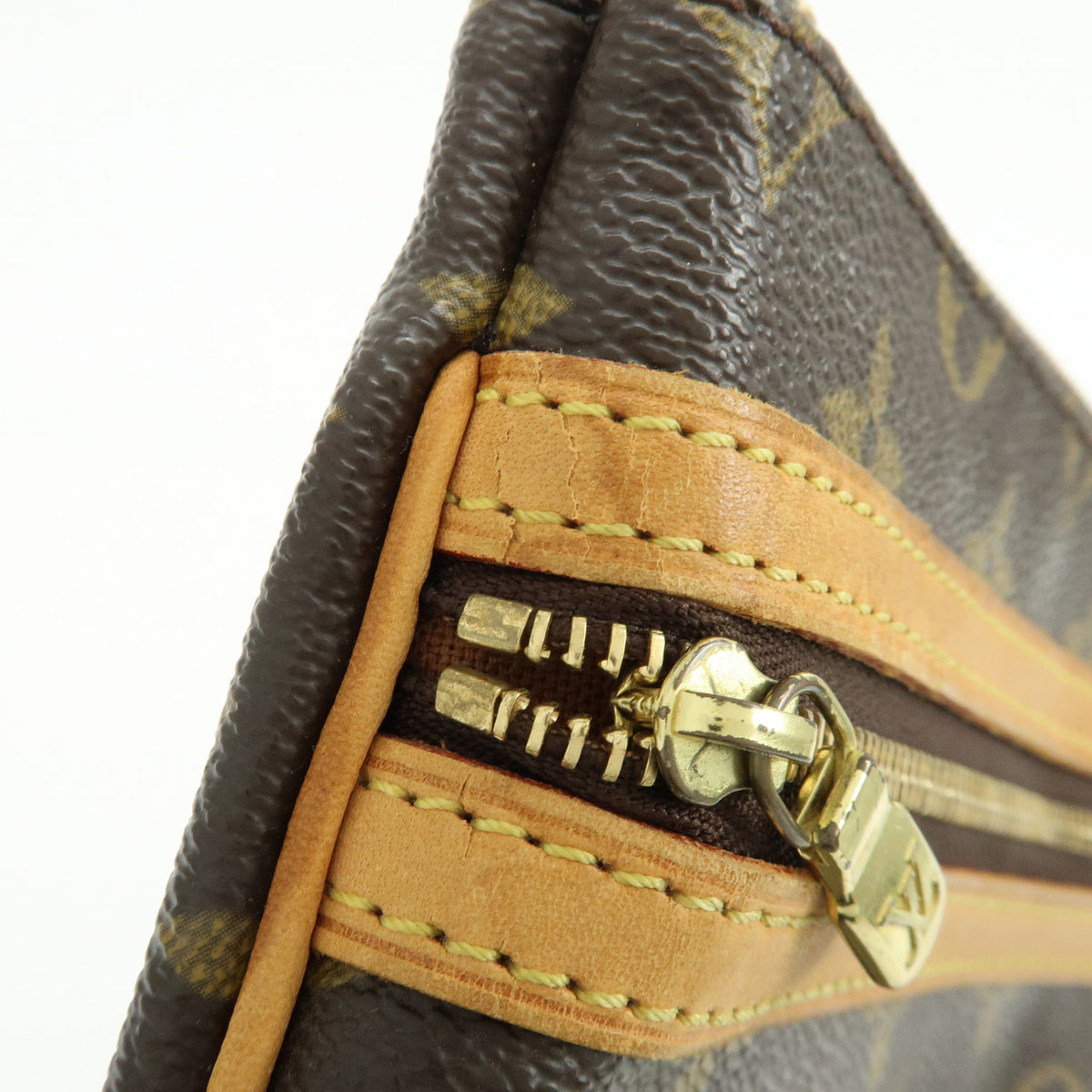 Louis Vuitton Monogram Pochette Bosphore Shoulder Bag M40044