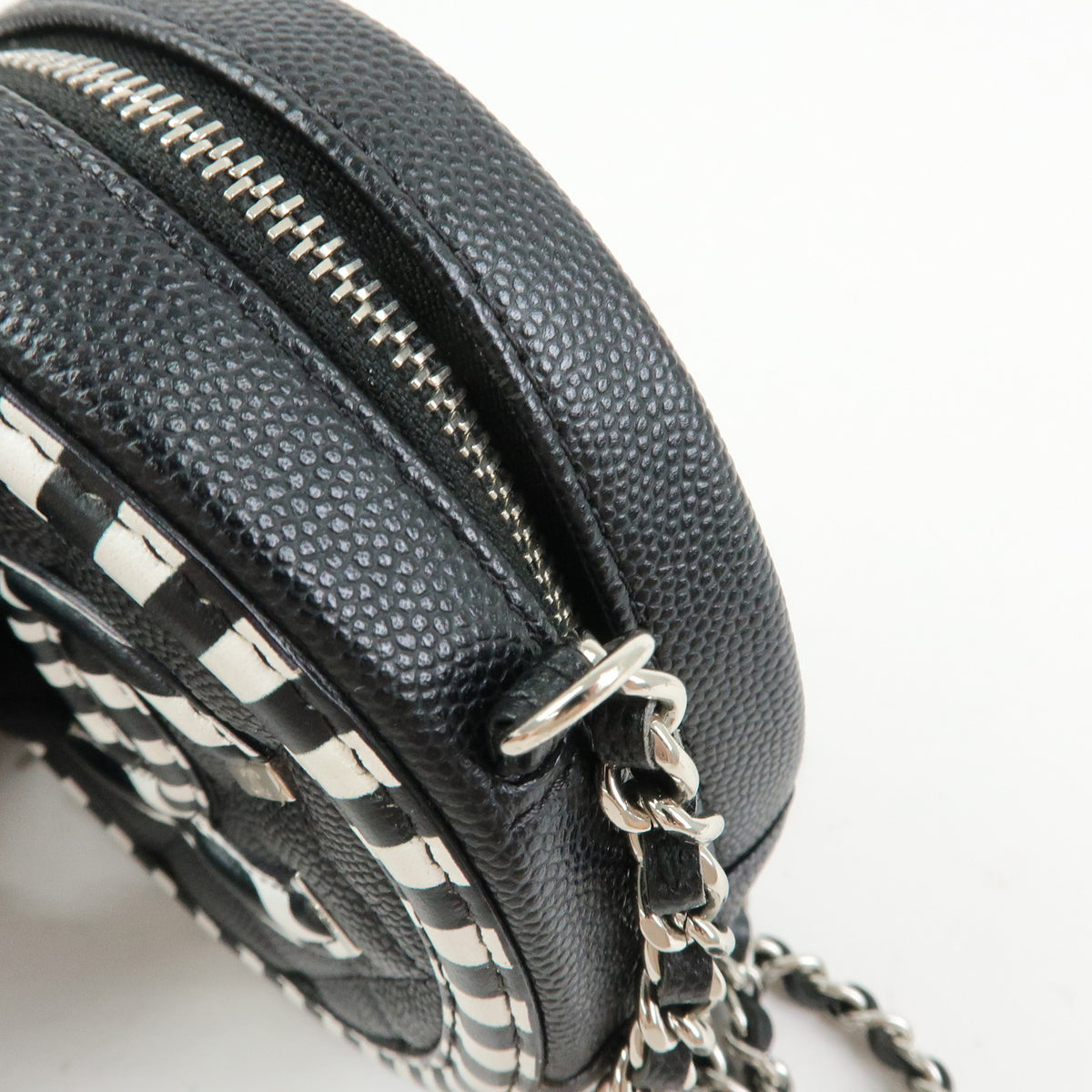 CHANEL CC Filigree Caviarskin Chain Leather Round Shoulder Bag AP0365