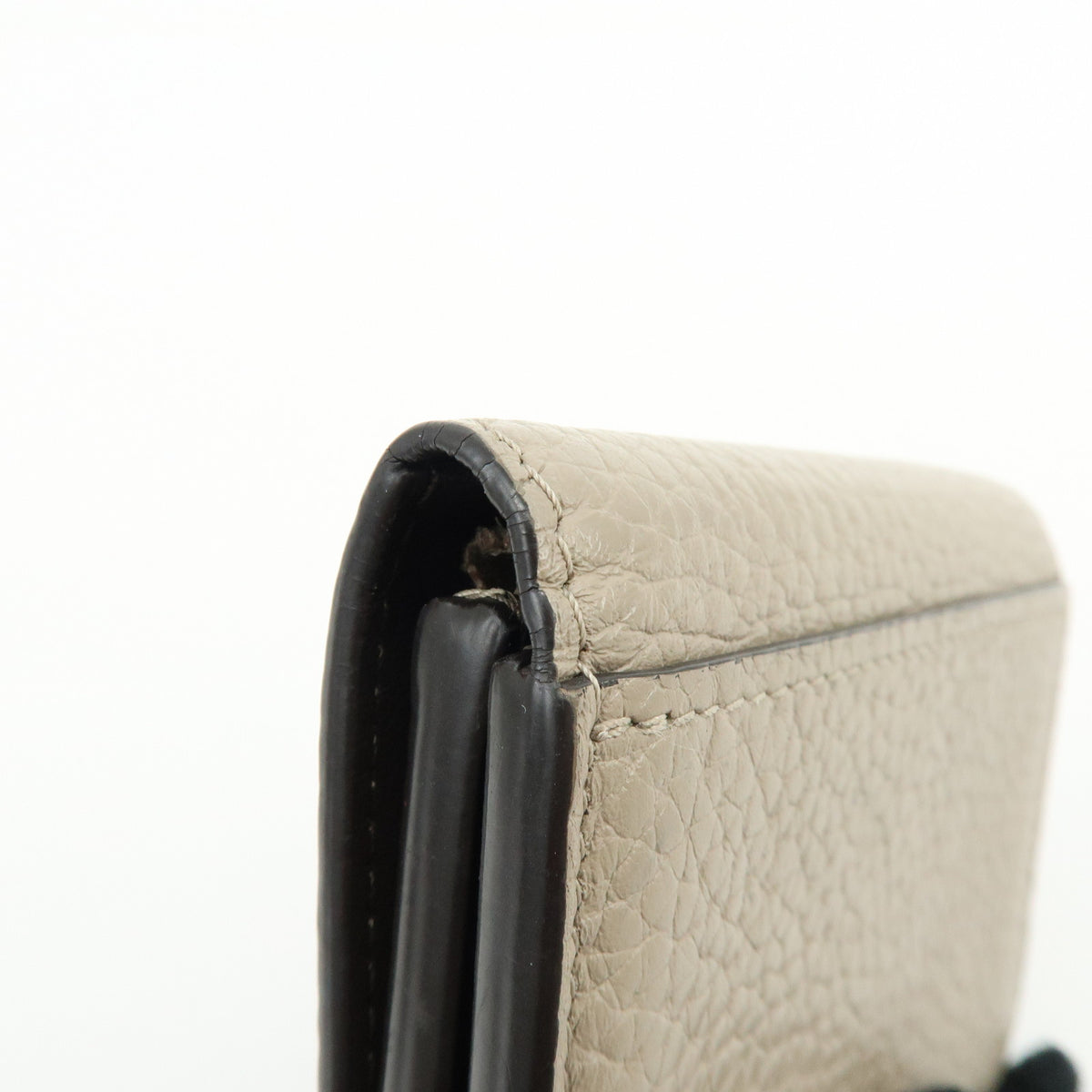 Louis Vuitton Portefeuille Capcines Galet Compact Wallet Galet M68747