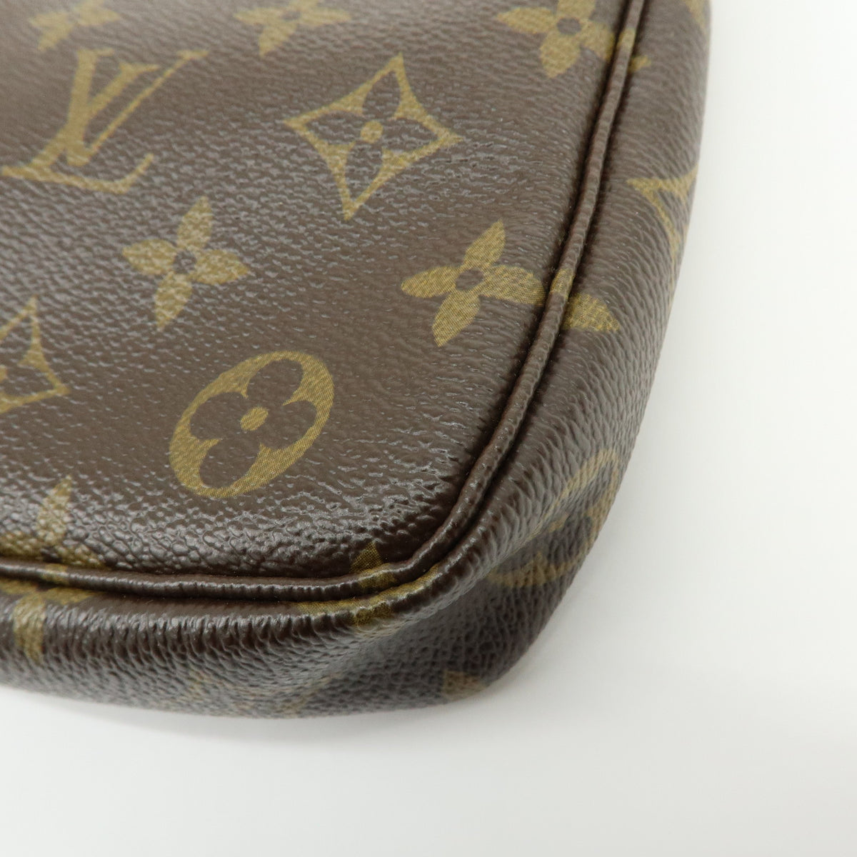 Louis Vuitton Monogram Cherry Pochette Accessoires Pouch M95008
