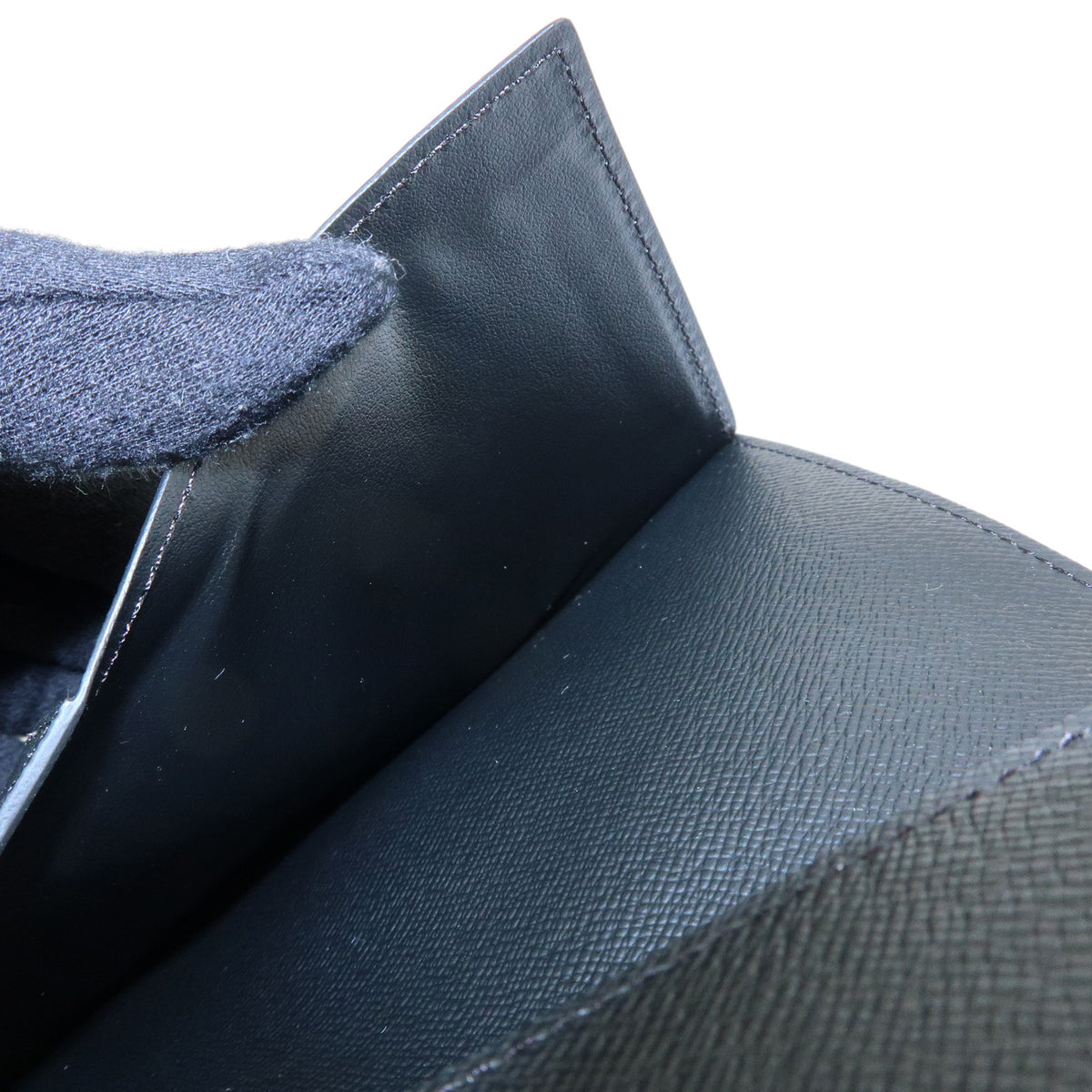Louis Vuitton Monogram Eclips Couverture de Passeport NM M64501