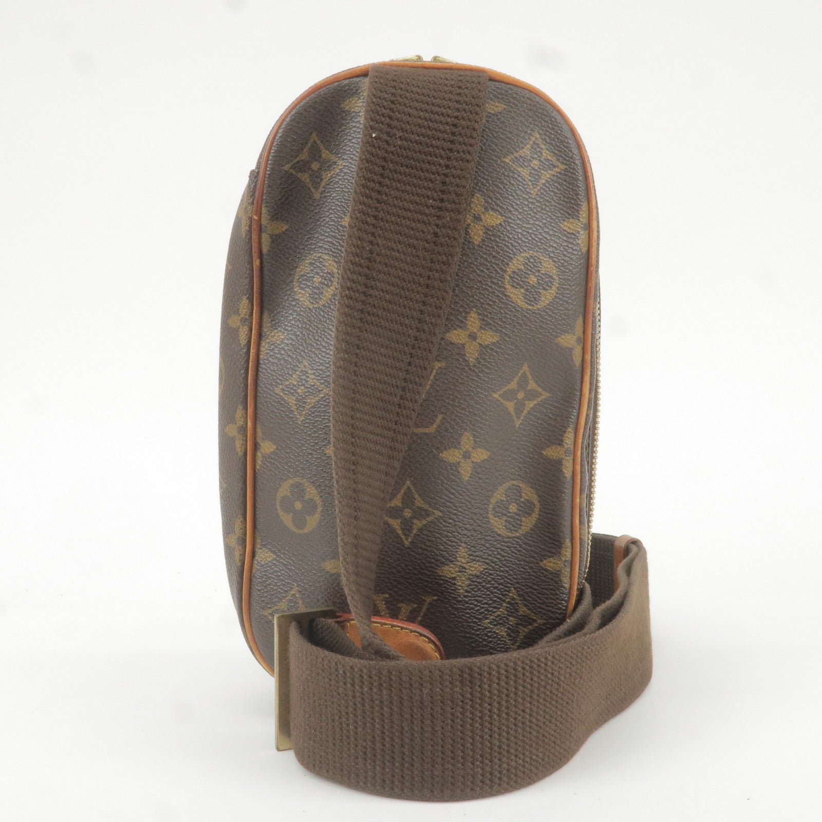 Pre-owned Louis Vuitton Belt In Red