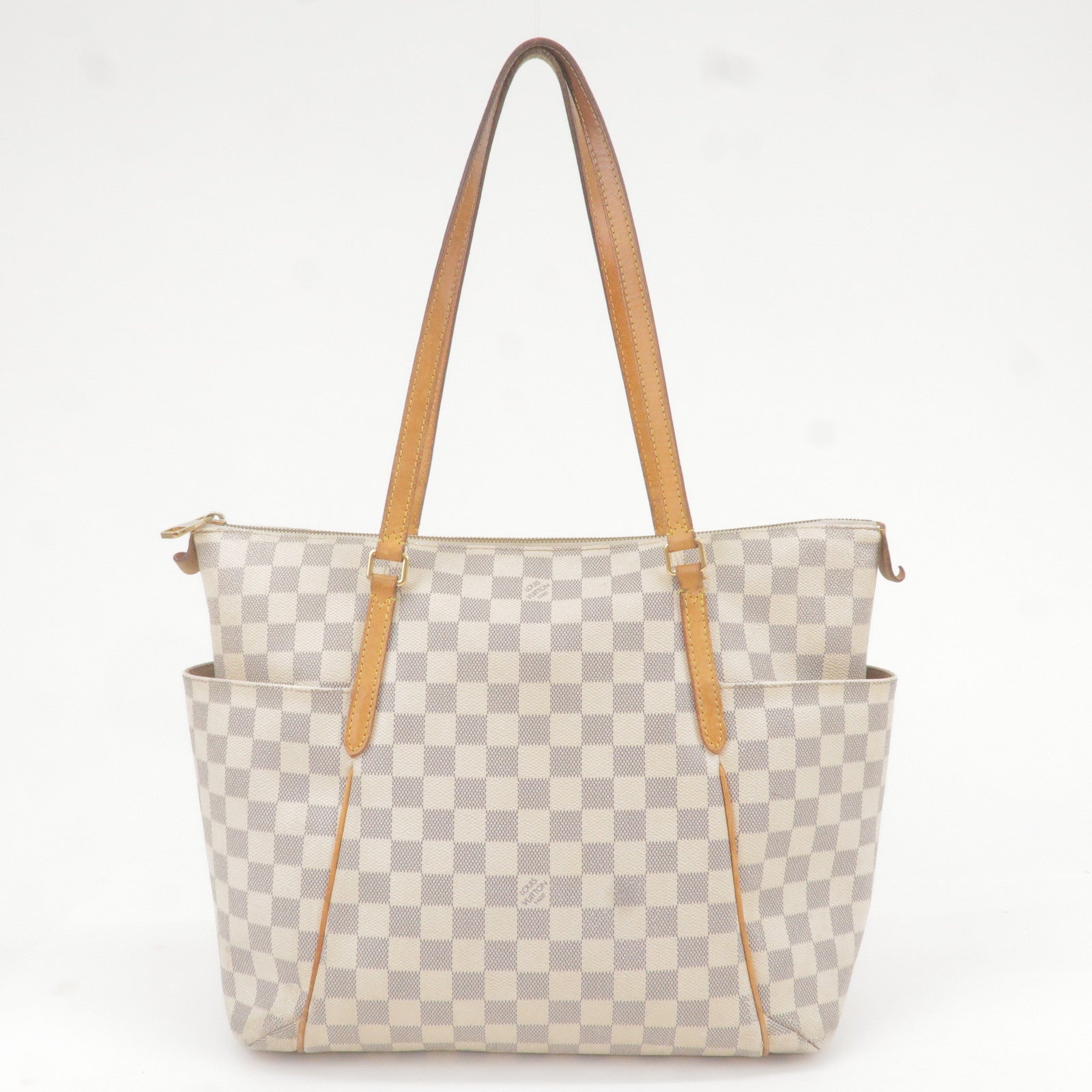 Louis Vuitton pochette accessoires in beige monogram patent