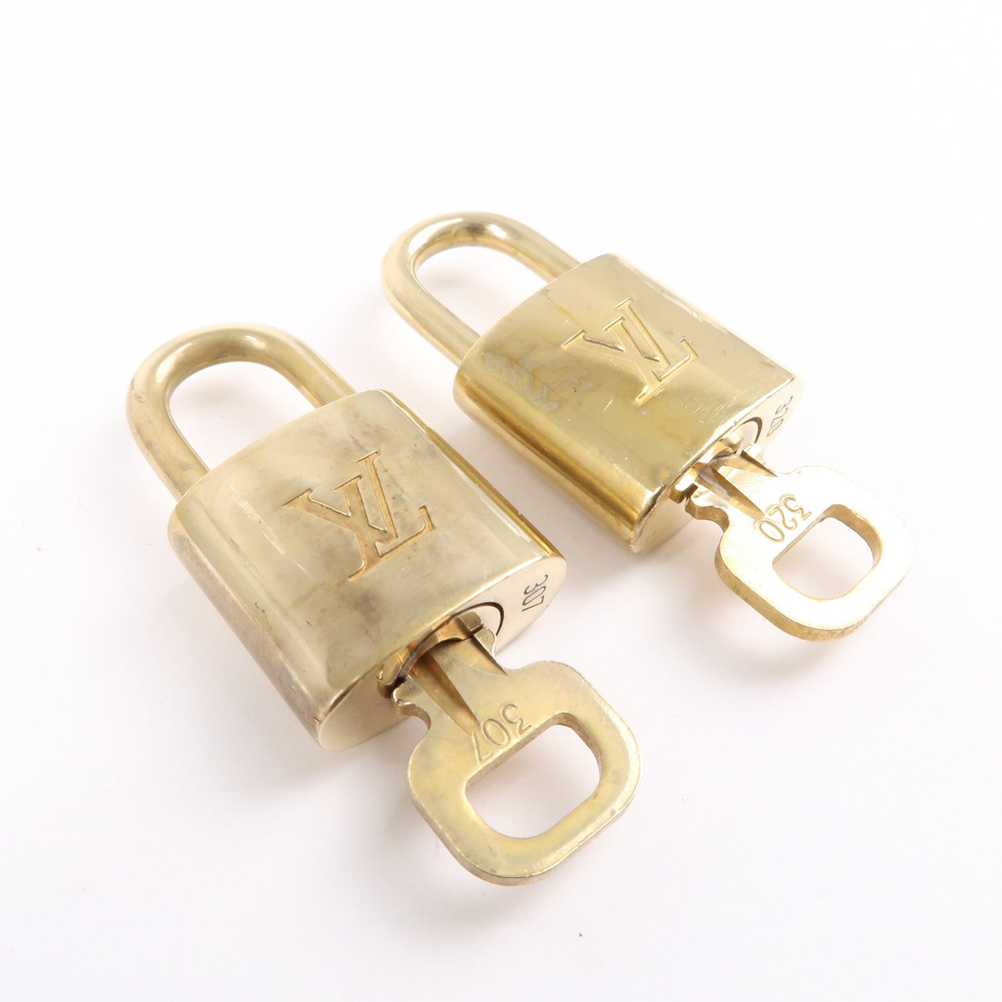 Louis-Vuitton-Set-of-10-Lock-&-Key-Cadena-Key-Lock-Old-Style – dct