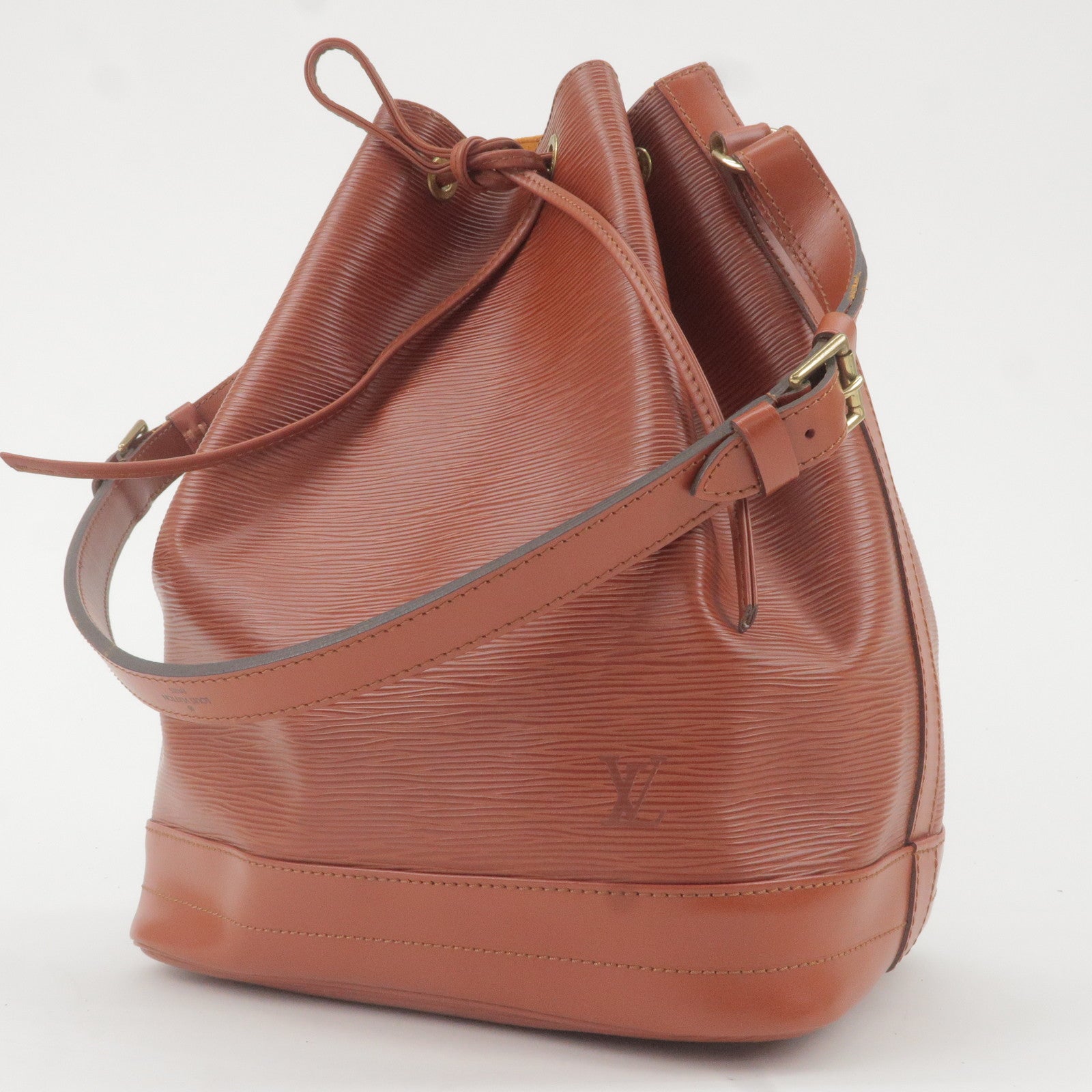 Fashion Louis Vuitton Collection: Louis Vuitton Epi Noe bag with