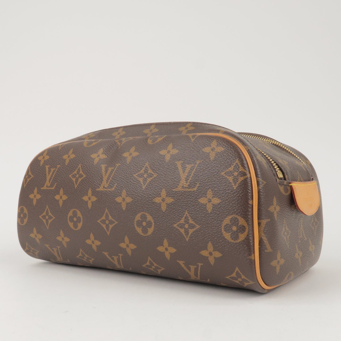 Shop Louis Vuitton MONOGRAM Dopp kit toilet pouch (M44494) by Leeway