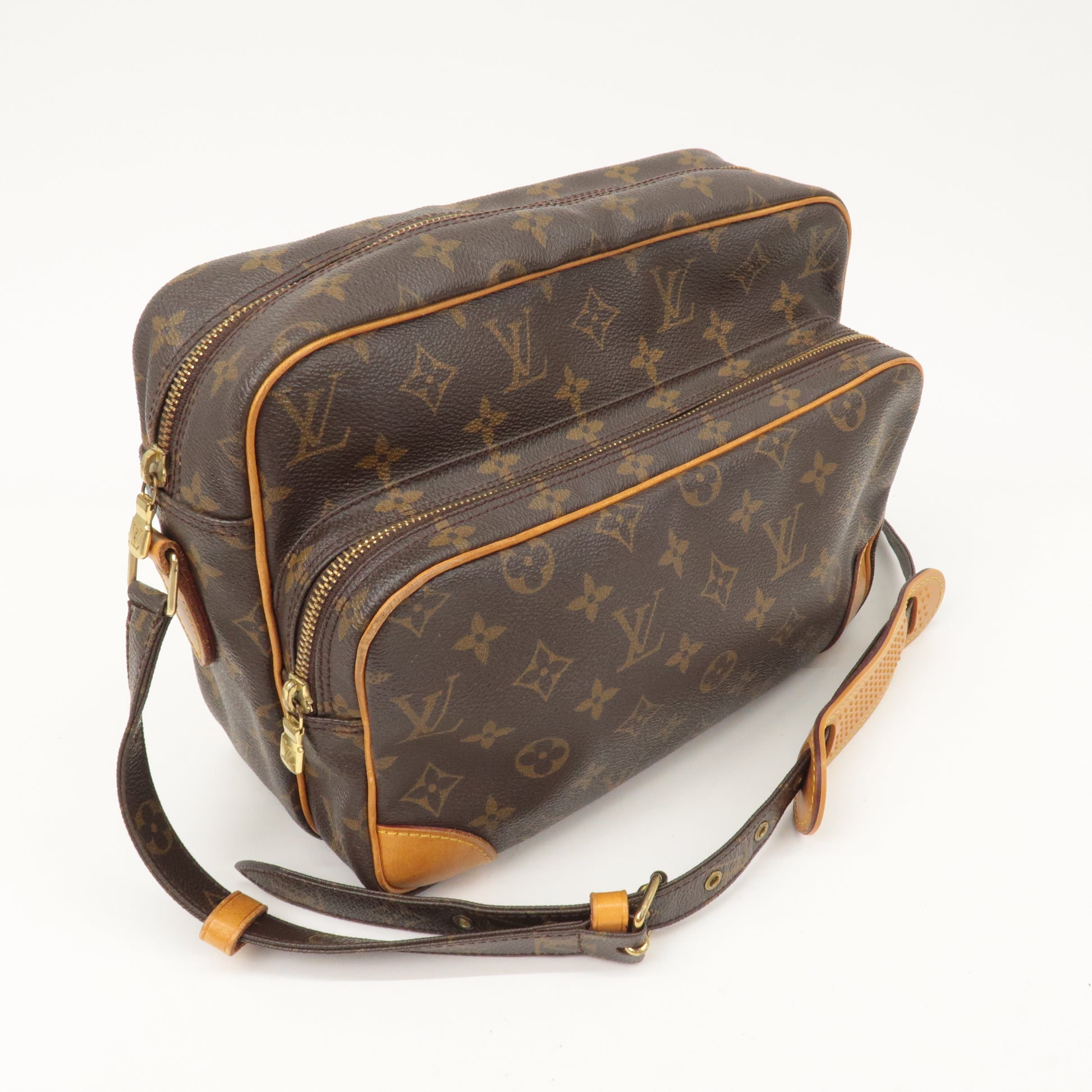 Louis Vuitton, Bags, 0 Authentic Louis Vuitton Nile Monogram Canvas  Crossbody Messenger Handbag