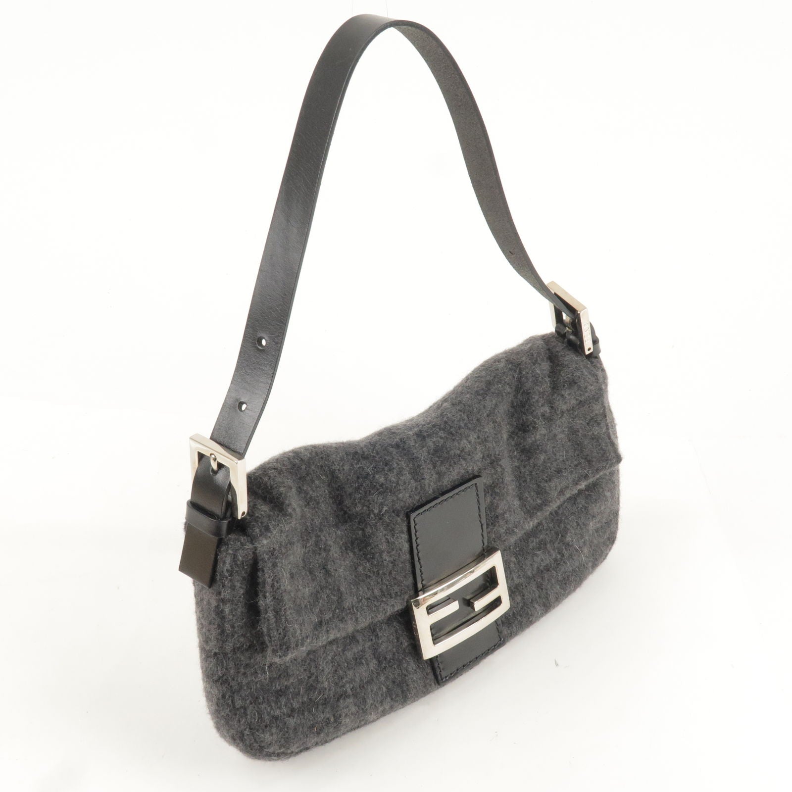 FENDIMammaBaguetteKnitLeatherShoulderBagGray26424 dctep