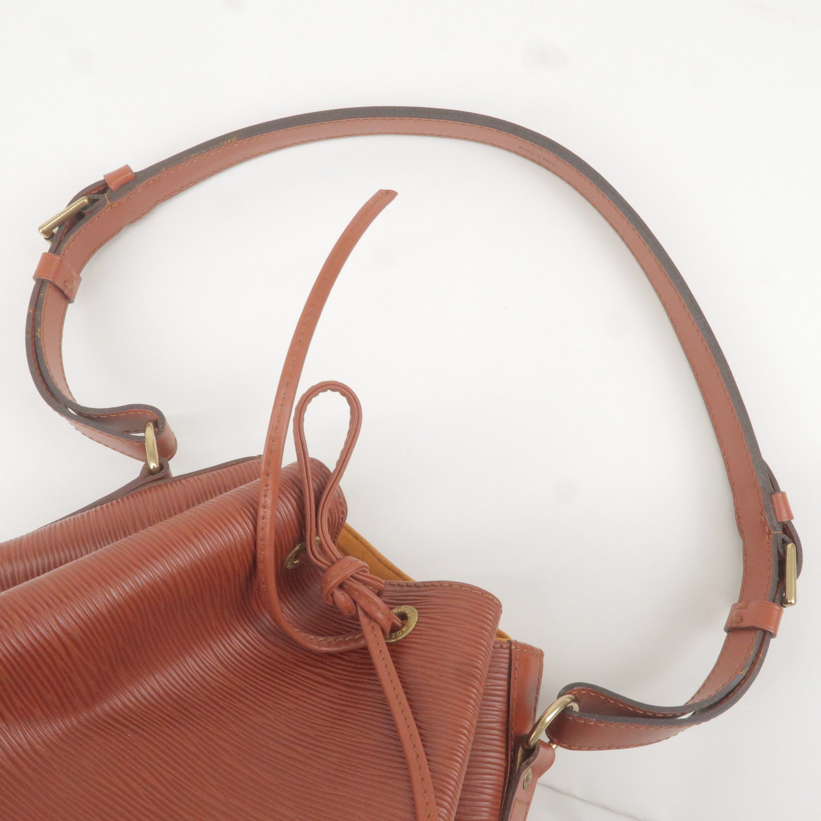 Noé cloth handbag Louis Vuitton Brown in Cloth - 37708244