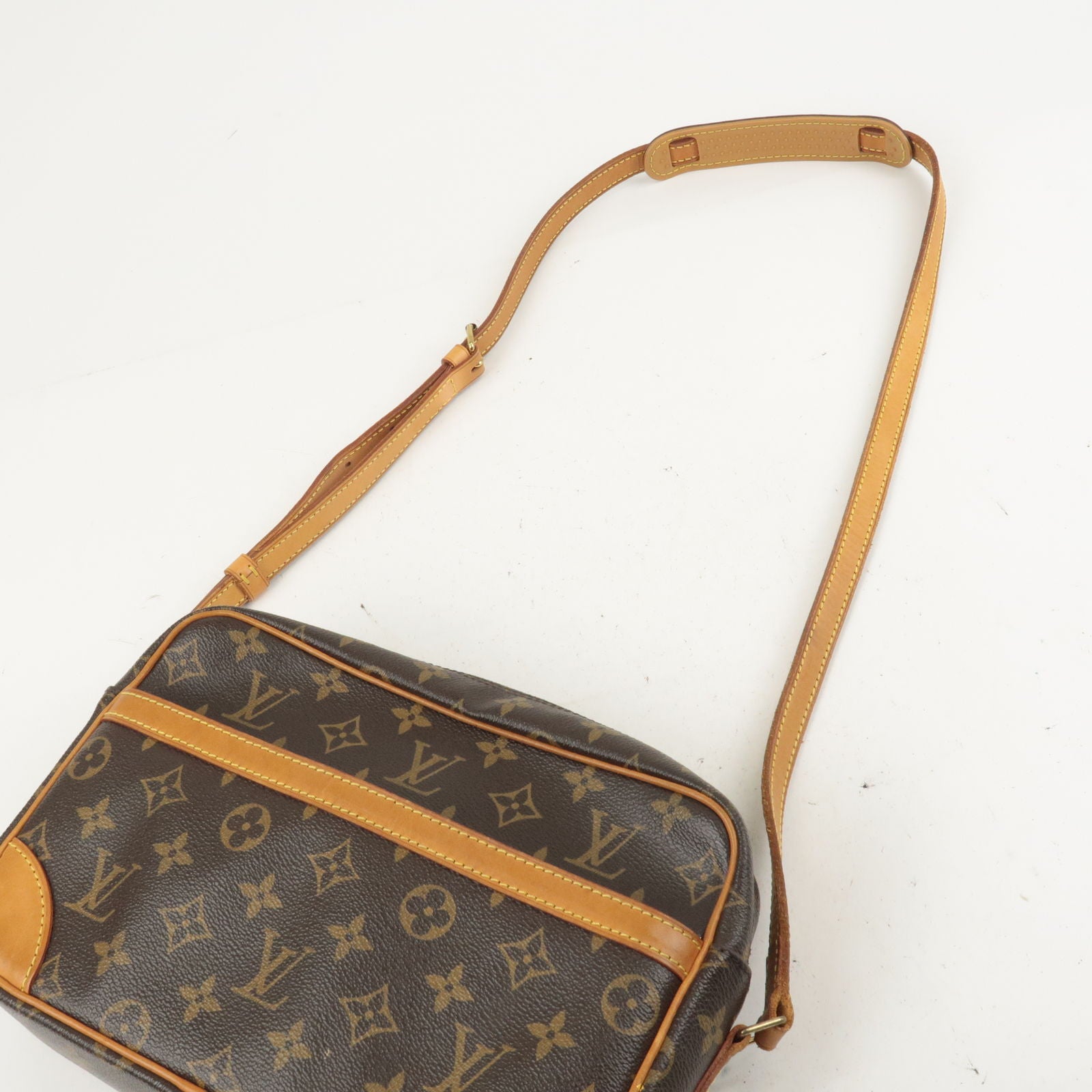 Louis Vuitton, Bags, Louis Vuitton Trocadero 27 Crossbody Shoulder Bag  Monogram Canvas Used Lv