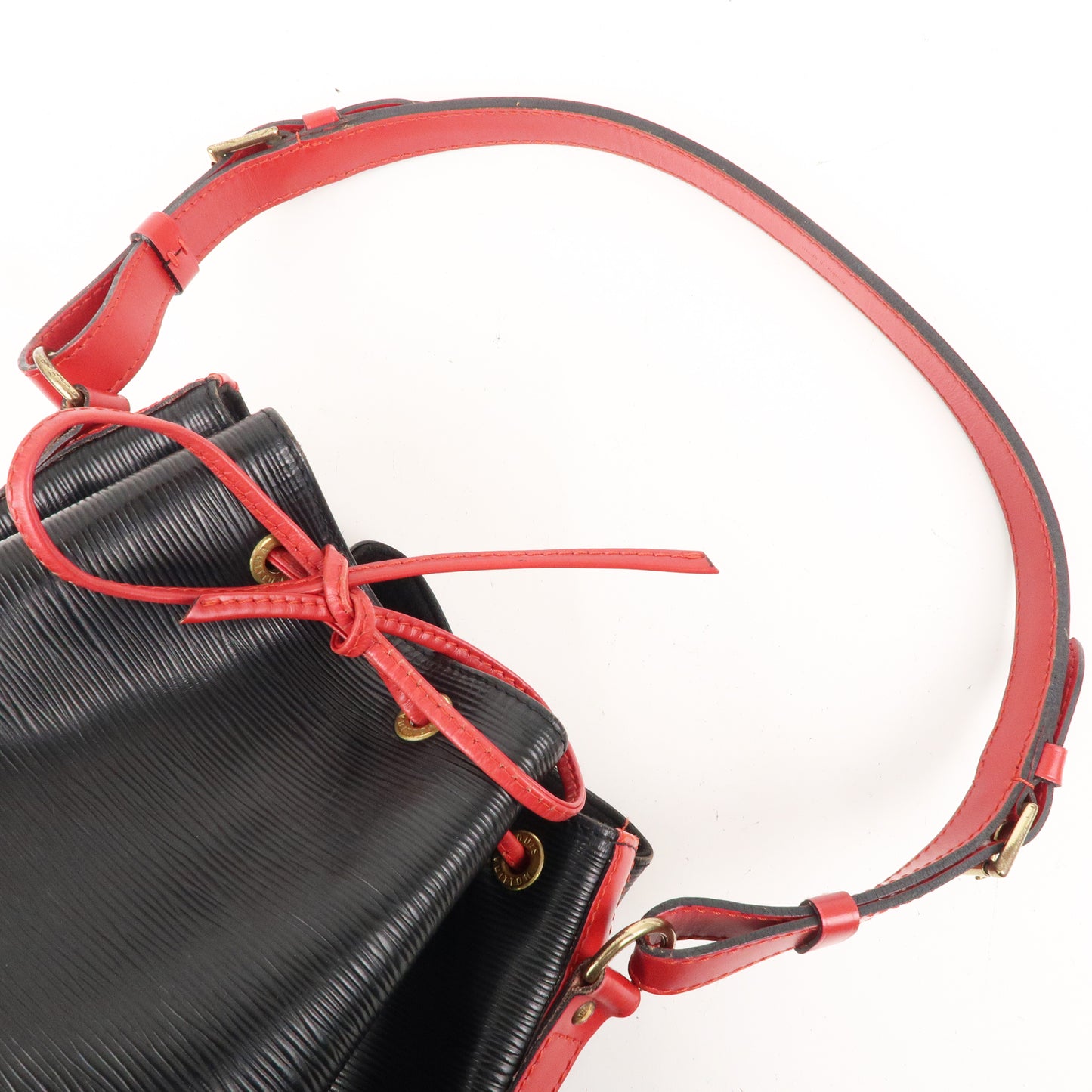 Louis Vuitton Epi Noe Shoulder Bag Noir Castilian Red M44017