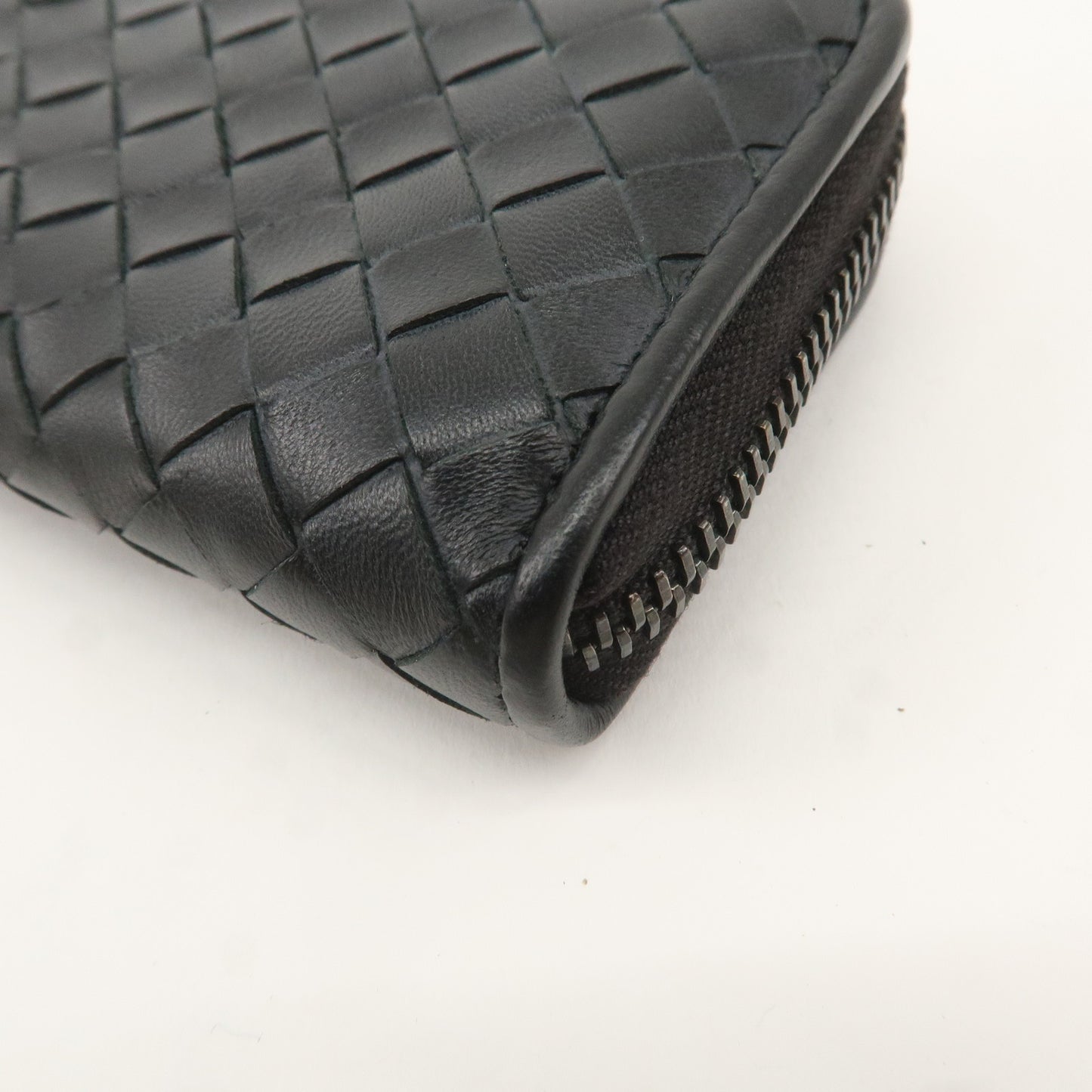 BOTTEGA VENETA Intrecciato Leather Round Zippy Coin Case 114075