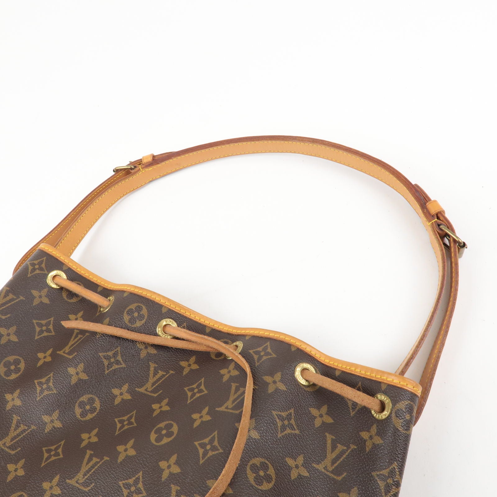 Louis Vuitton Canvas MM NeoNoe Handbag Monogram - Luxury In Reach