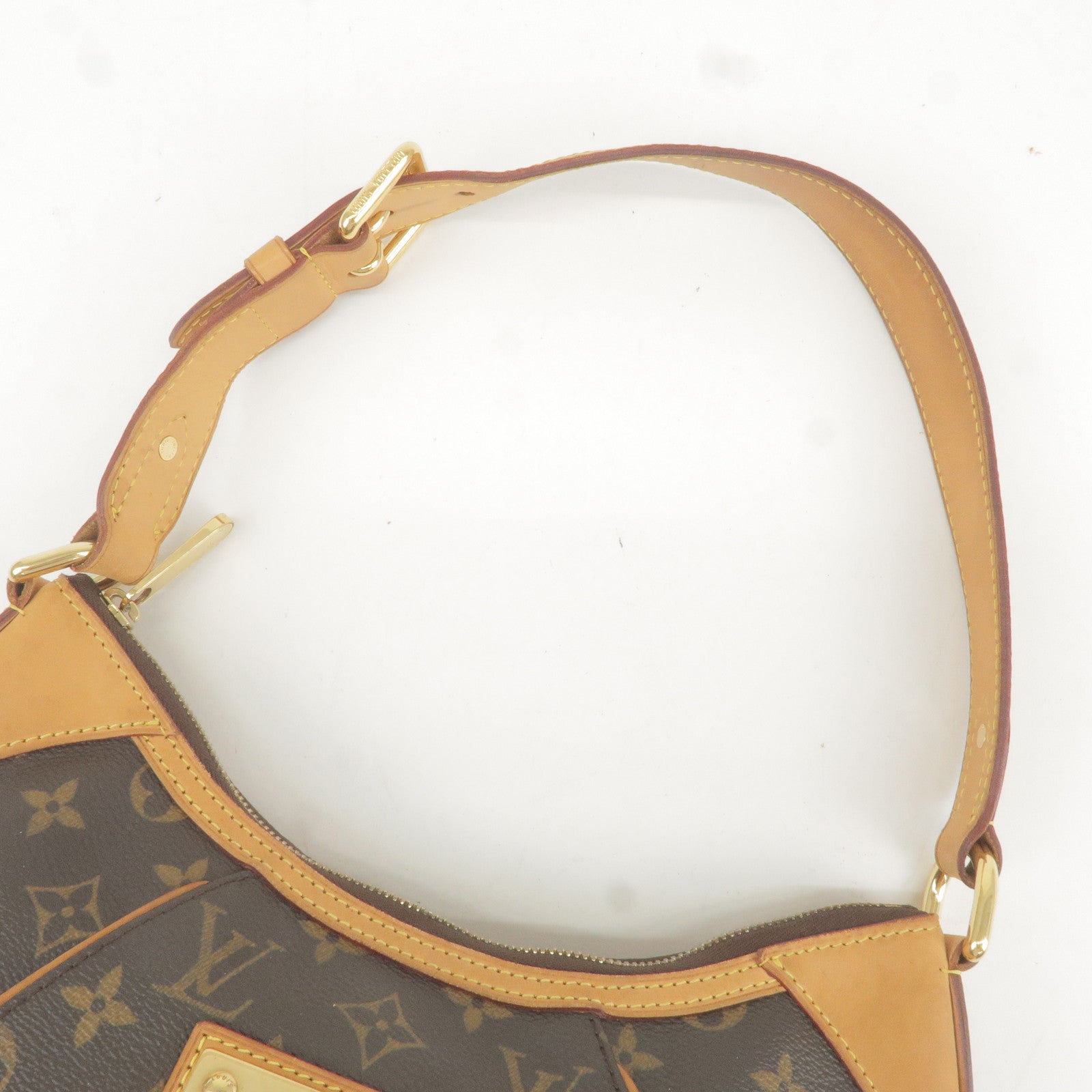 Louis Vuitton Thames PM Shoulder Bag - Farfetch