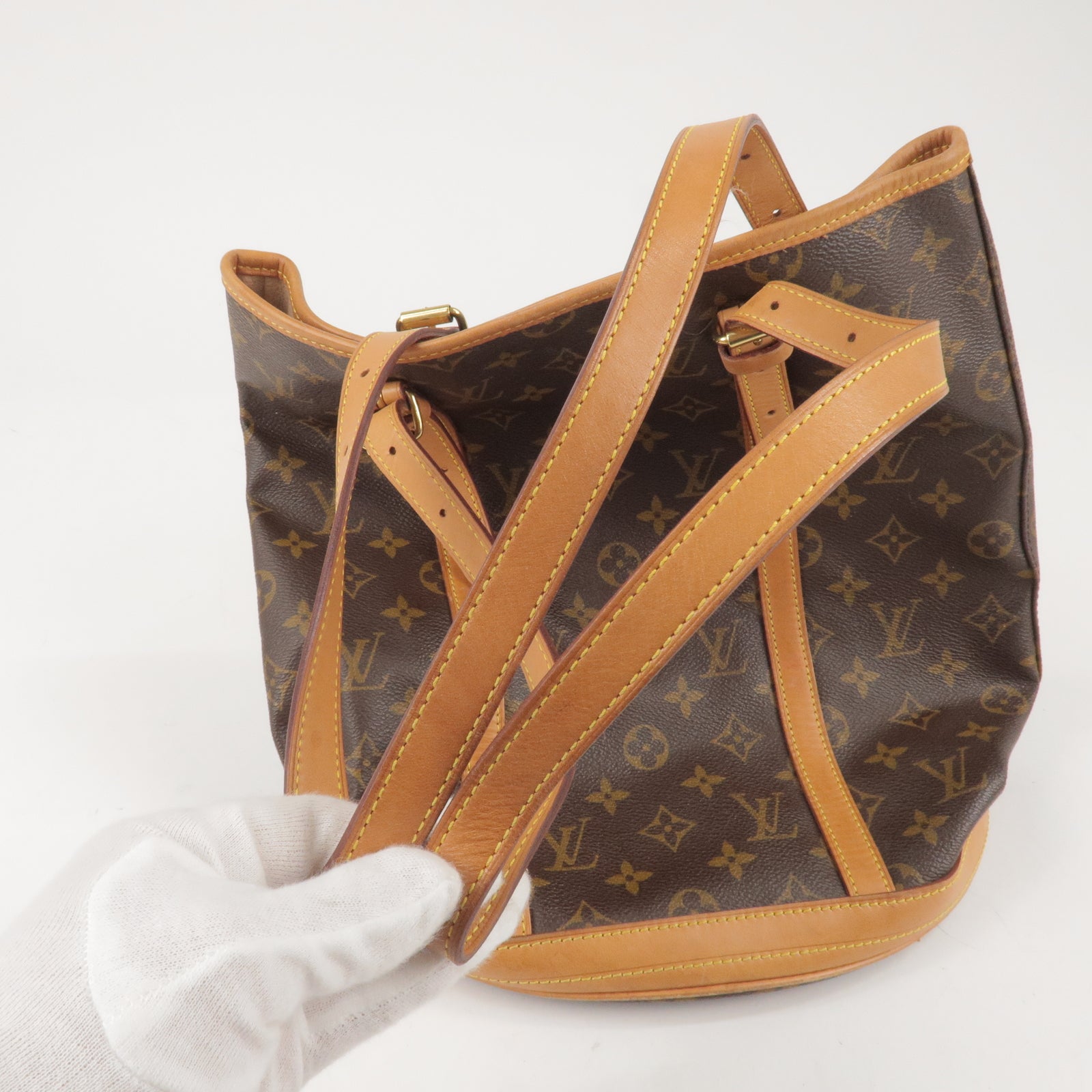 Louis Vuitton bucket gm  Louis vuitton bag, Louis vuitton, Leather straps