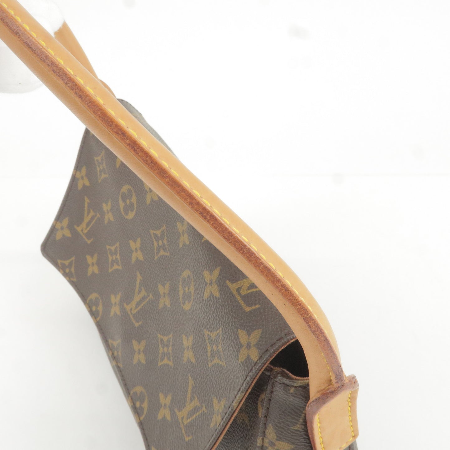 Monogram Mini looping Shoulder Bag ，W28 × H17 × D9 cm ，Condition