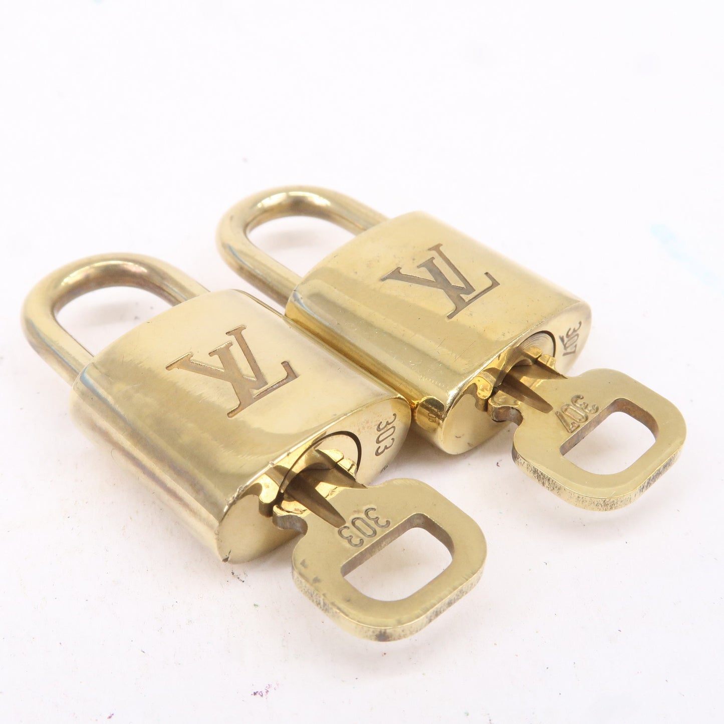 Louis Vuitton Set of 10 Lock & Key Cadena Key Lock Gold