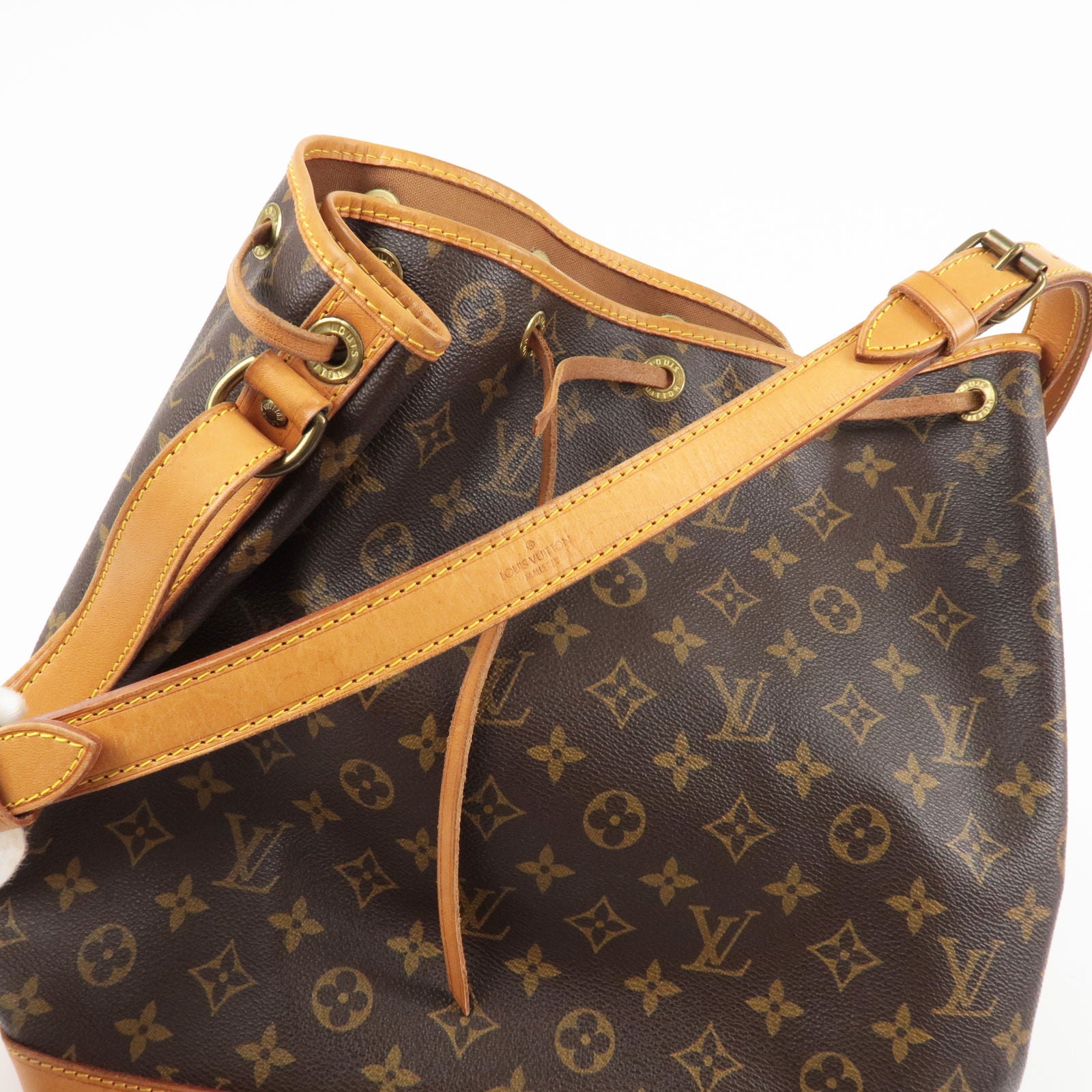 Second Hand Louis Vuitton Globe shopper Bags