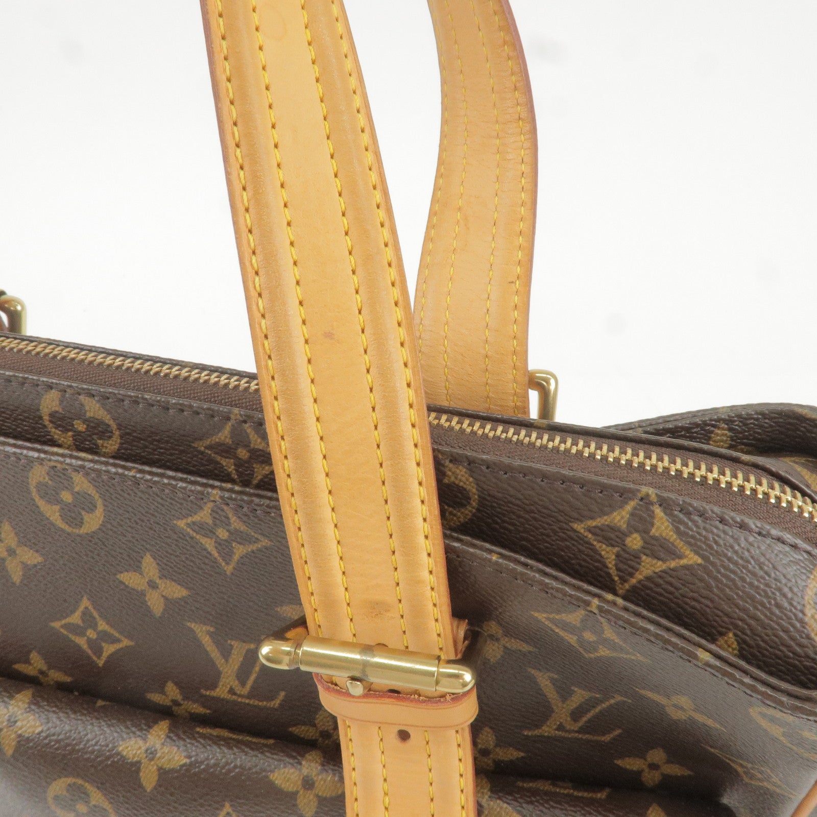Louis Vuitton Shoulder Bag 22% off retail  Louis vuitton, Vuitton, Louis  vuitton shoulder bag