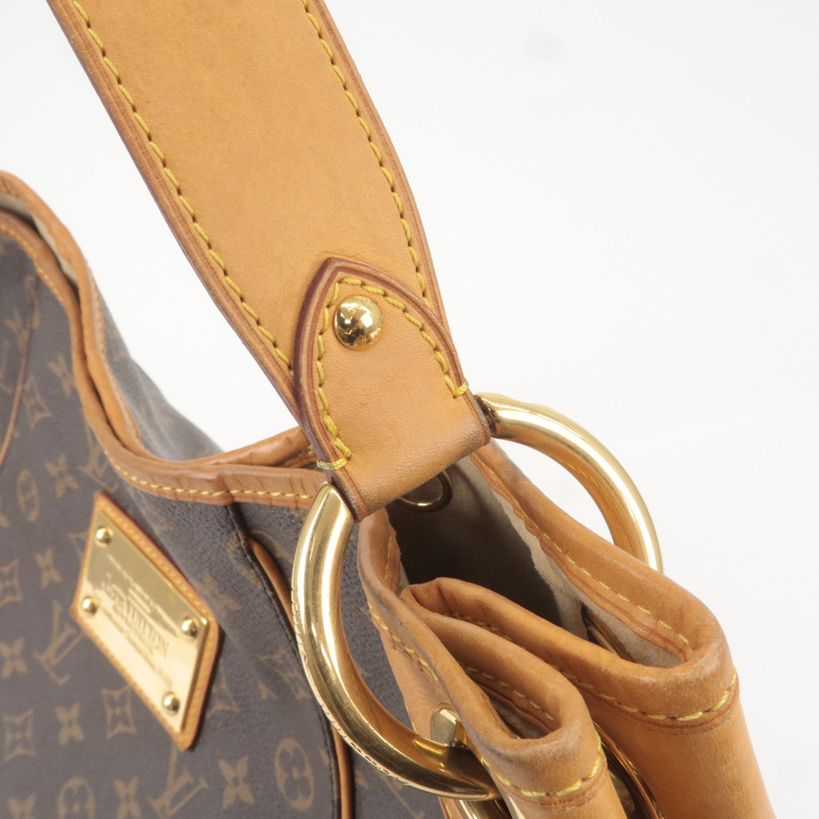 Galliera leather handbag Louis Vuitton Beige in Leather - 20886469