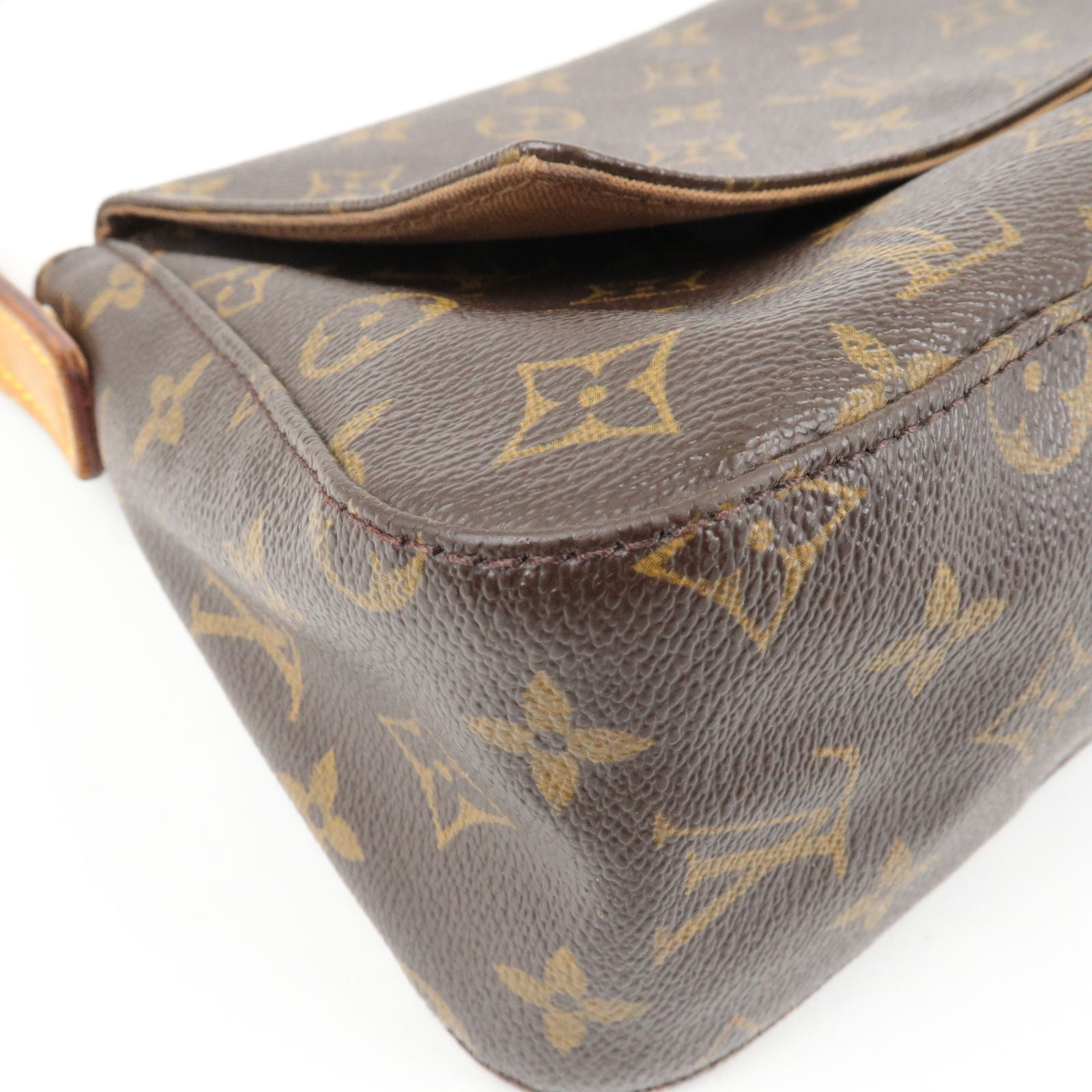 Louis Vuitton Mini Looping Shoulder Bag - Farfetch