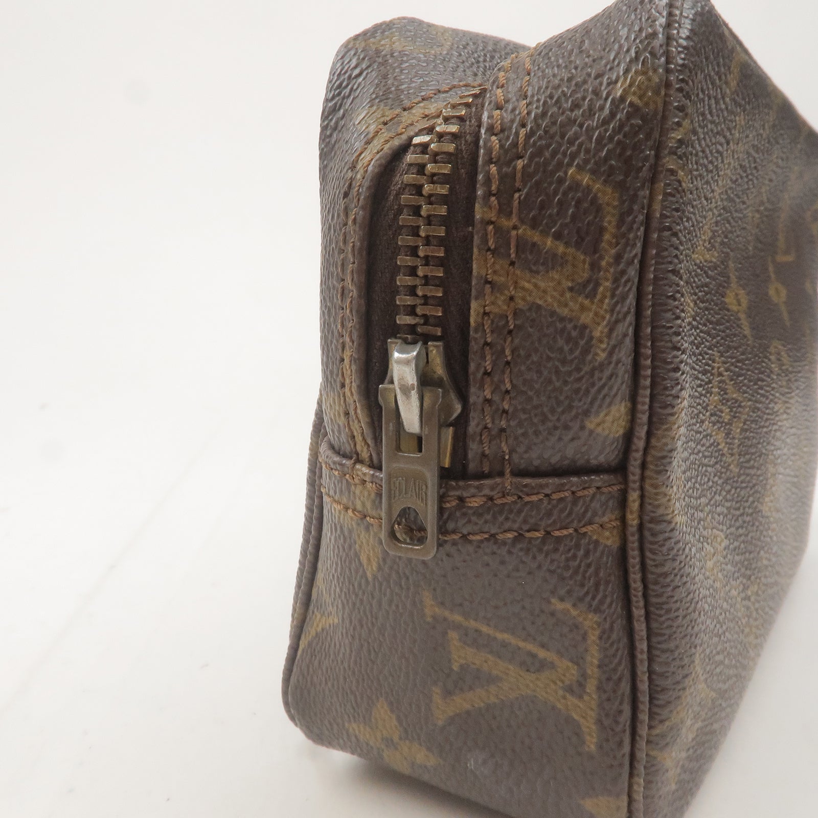 WHAT FITS IN MY BAG Louis Vuitton TROUSSE TOILETTE 18 