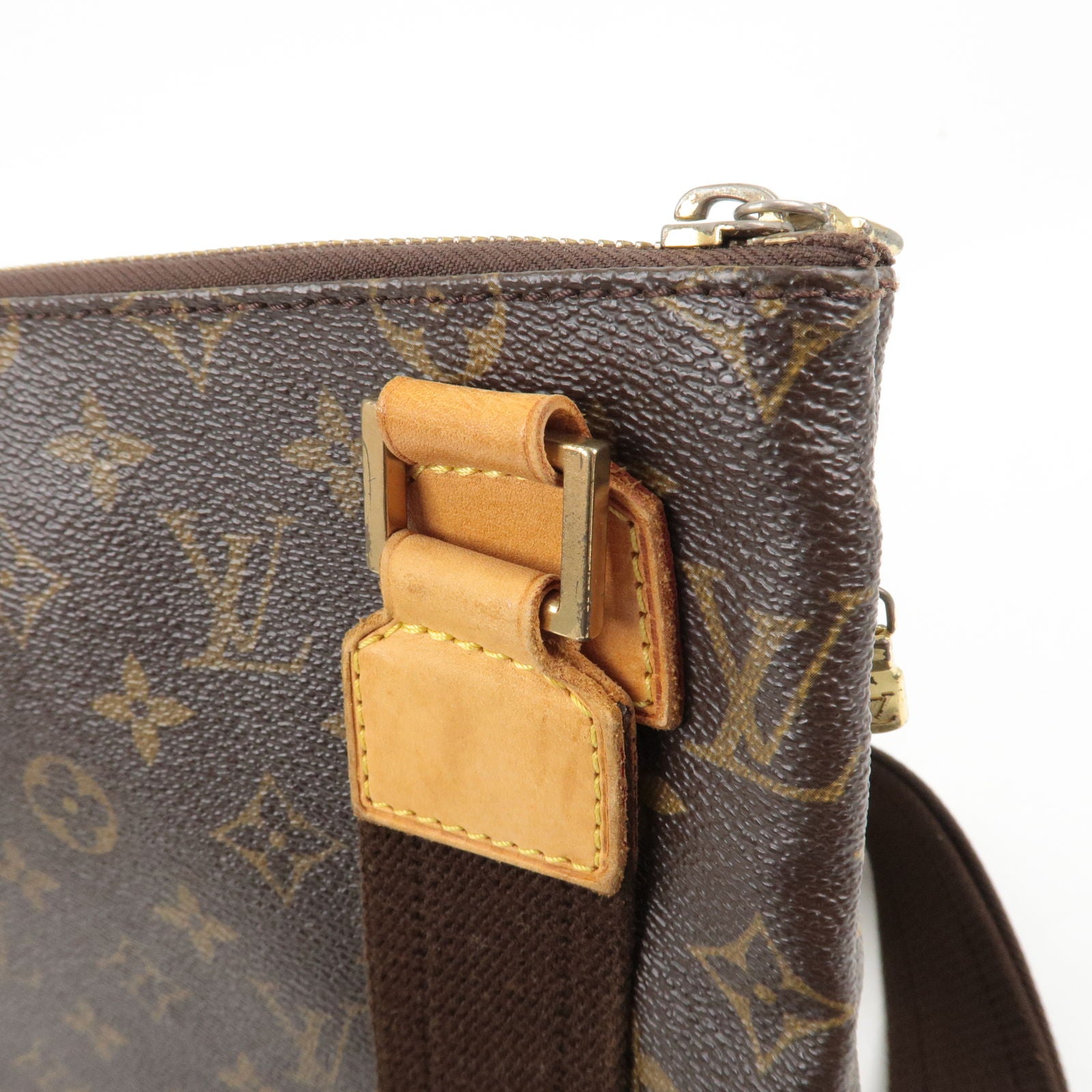 Auth Louis Vuitton Monogram Pochette Bosphore Shoulder Bag M40044 Used –  Biro Kemahasiswaan dan Alumni UMSU