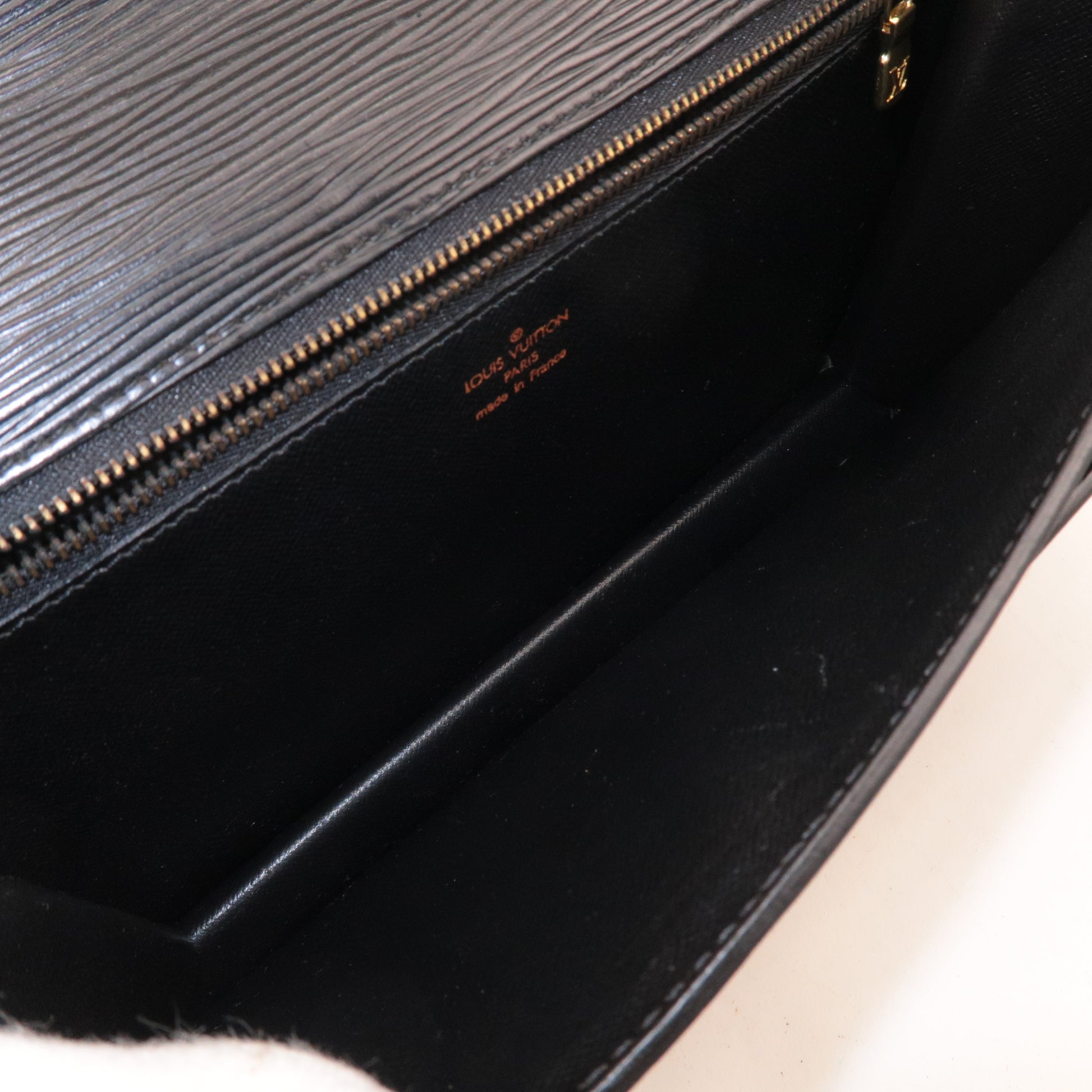 Louis-Vuitton-Epi-Sellier-Dragonne-Clutch-Bag-Black-M52612 – dct