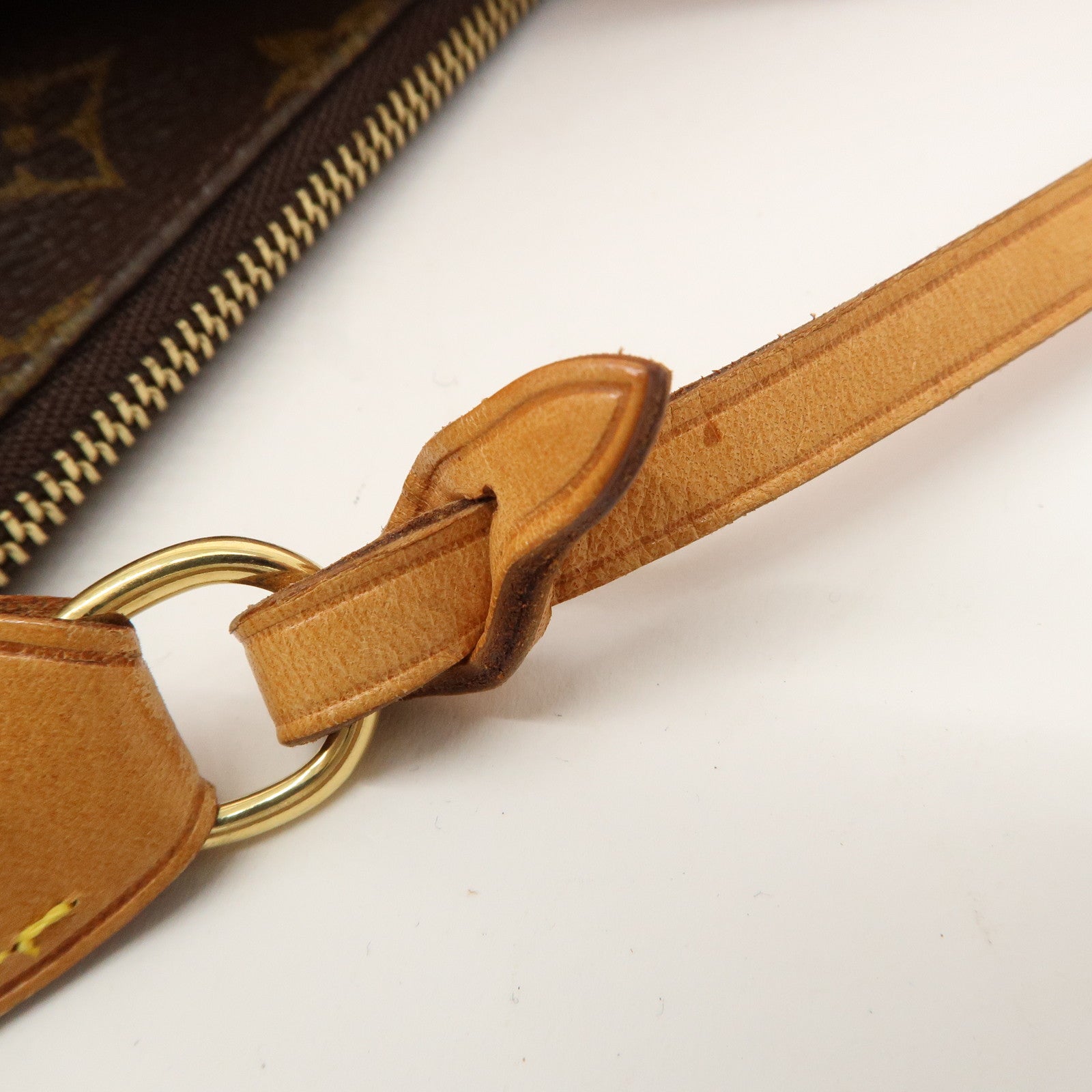 M51980 – Sac à main Louis Vuitton Hudson en toile monogram marron  