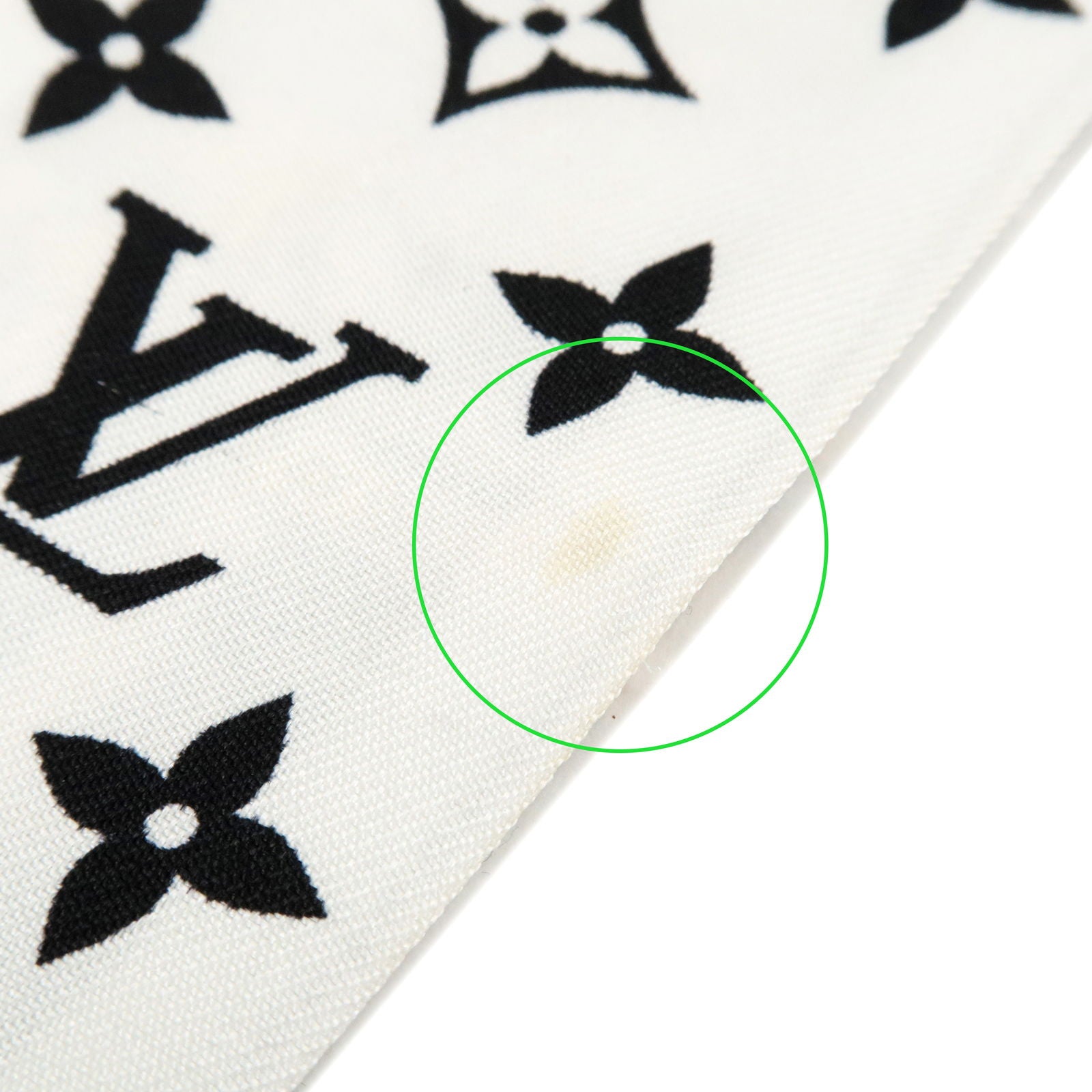 Louis Vuitton Black/White Monogram Let's Go Print Silk BB Bandeau Scarf -  Yoogi's Closet