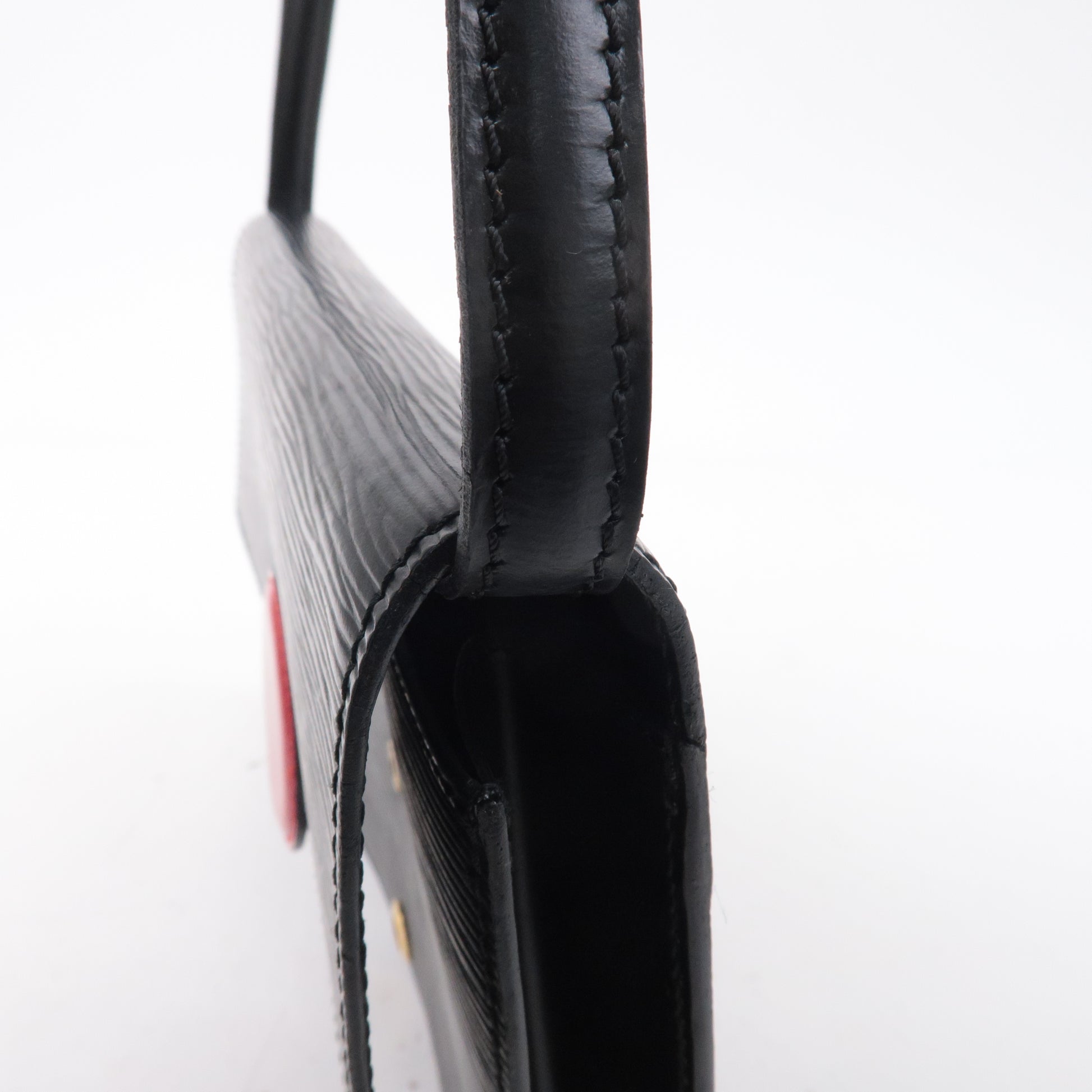 Louis-Vuitton-Epi-Hublot-Shoulder-Bag-Noir-M52557 – dct-ep_vintage