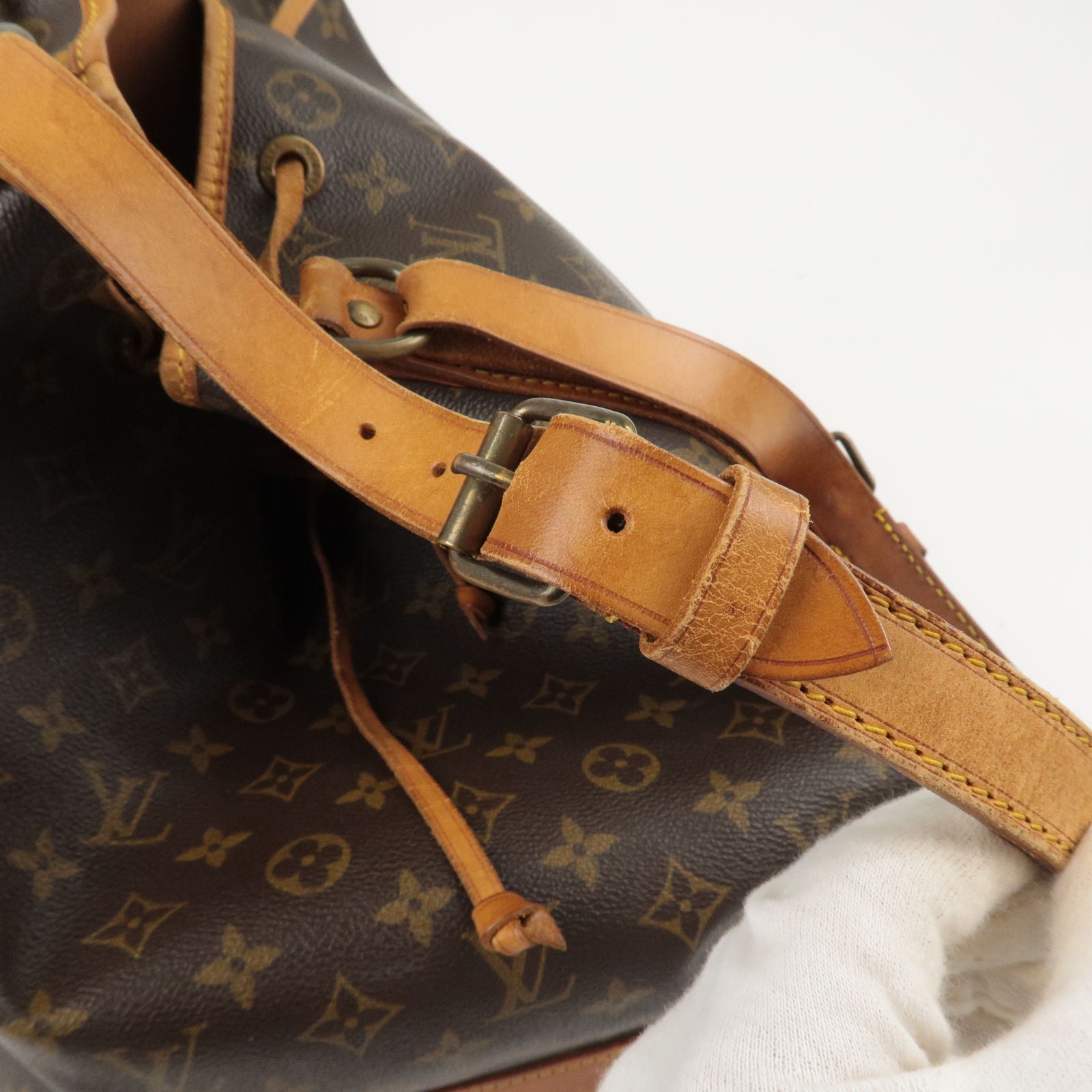 LOUIS VUITTON Monogram Beaubourg gold buckle handle bag brown