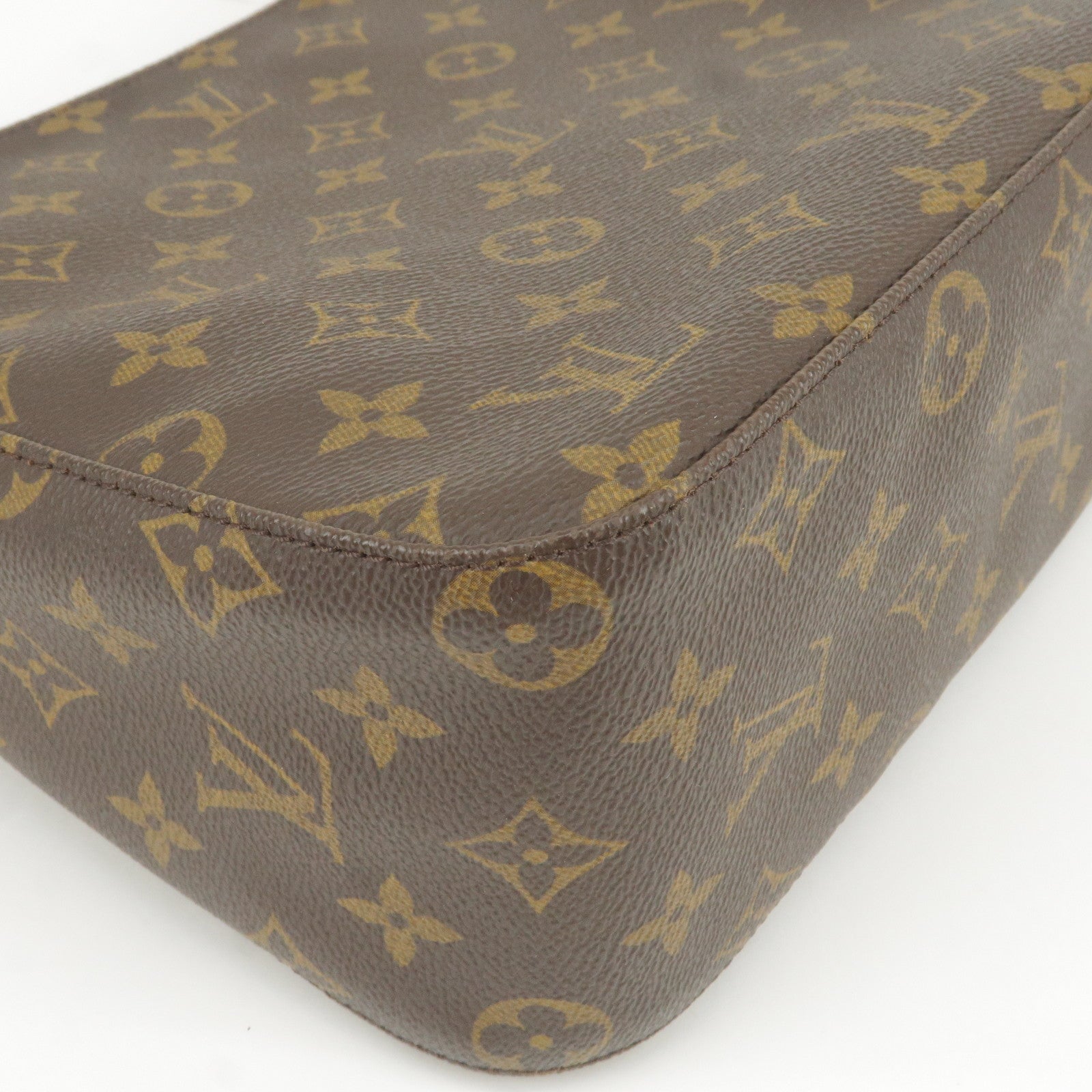 Capucines MM bag in beige leather Louis Vuitton - Second Hand / Used –  Vintega