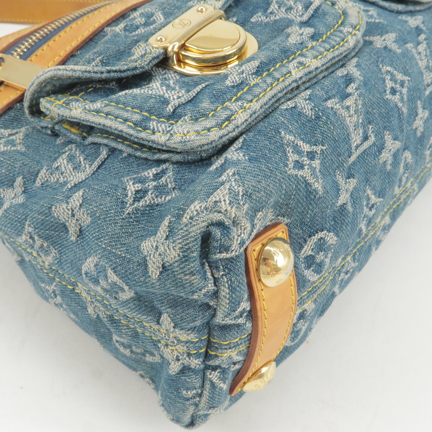 The perfect denim bag🩵🩵 Louis Vuitton Monogram Denim Baggy PM Shoulder  Bag M95049 SKU: 37095-9 ▽ All FENDI & Dior 20% Off Sale ▽ Offer e…