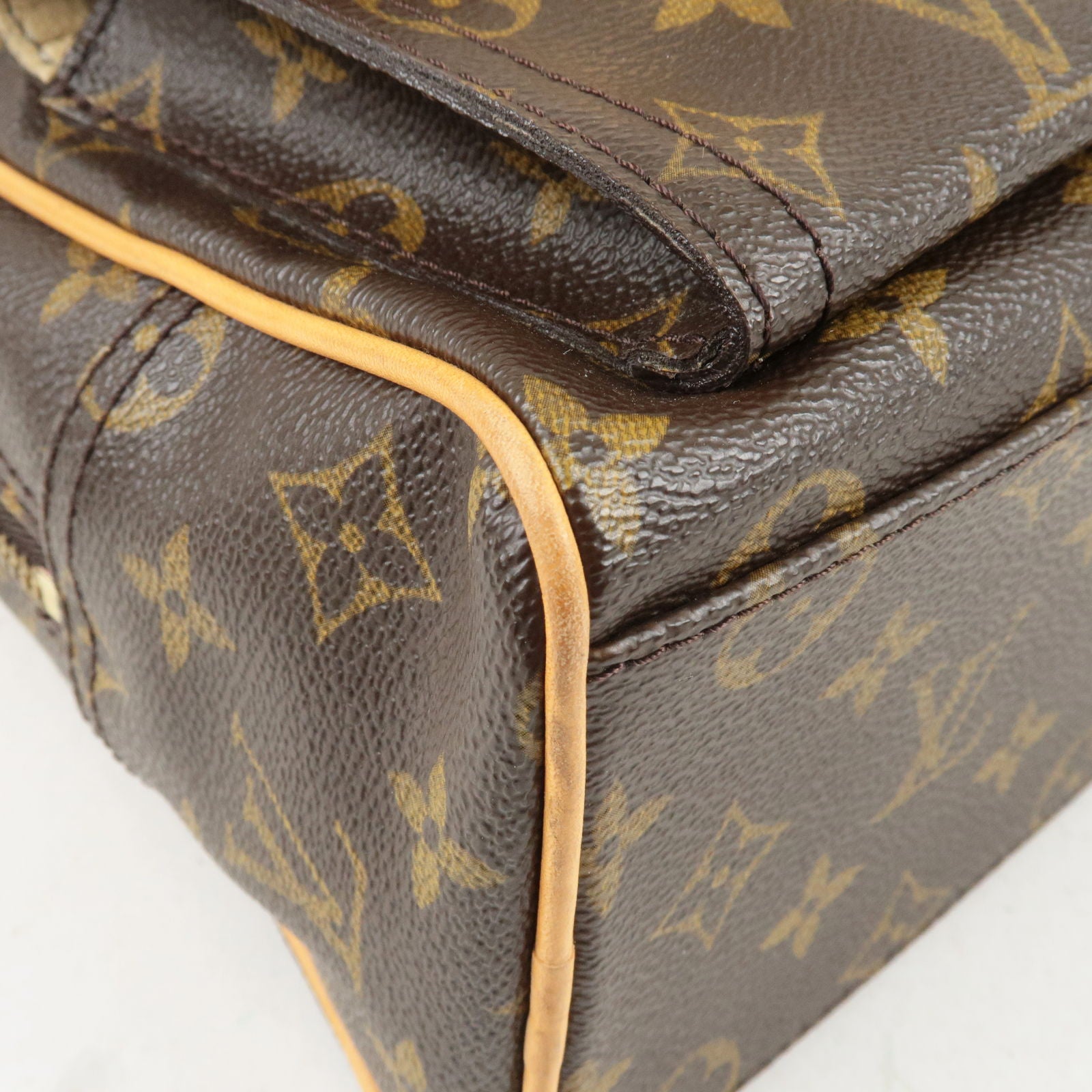 Louis Vuitton Manhattan Shoulder Bags