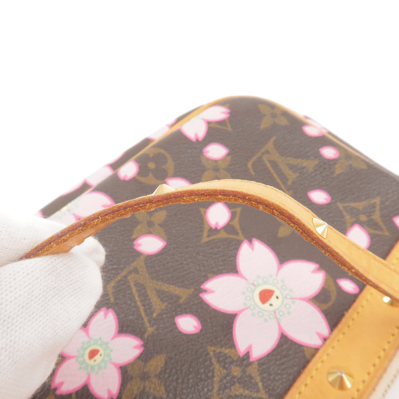 Louis Vuitton vintage Murakami Cherry blossoms Pochette accessoires  #louisvuittonvintage . . Find additional photos and details…
