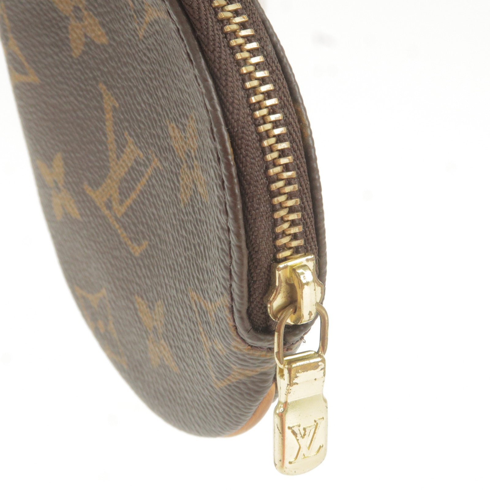 LOUIS VUITTON Monogram Canvas Round Coin Purse wth zipper closure