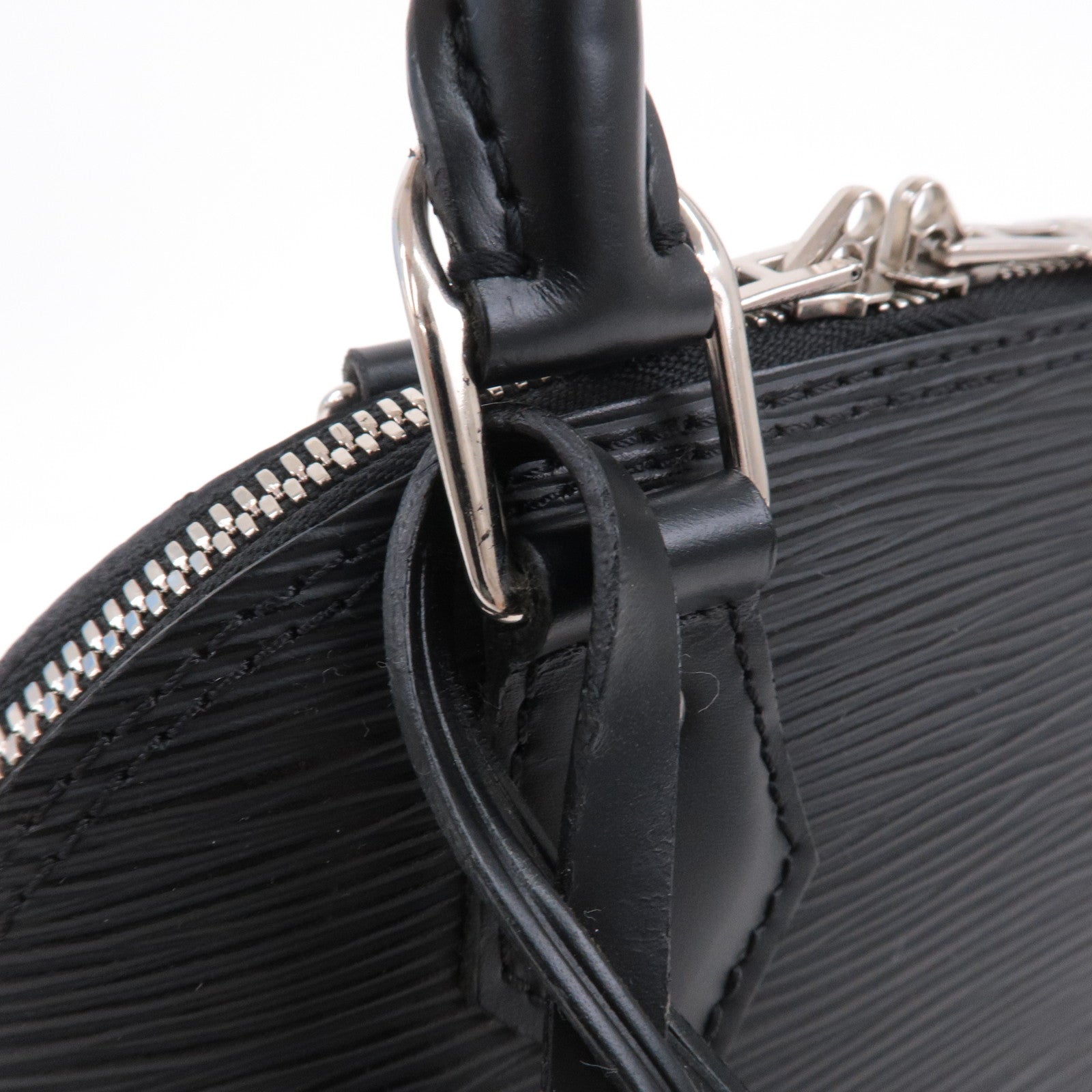 LOUIS VUITTON - Alma MM bag in epi leather and black …